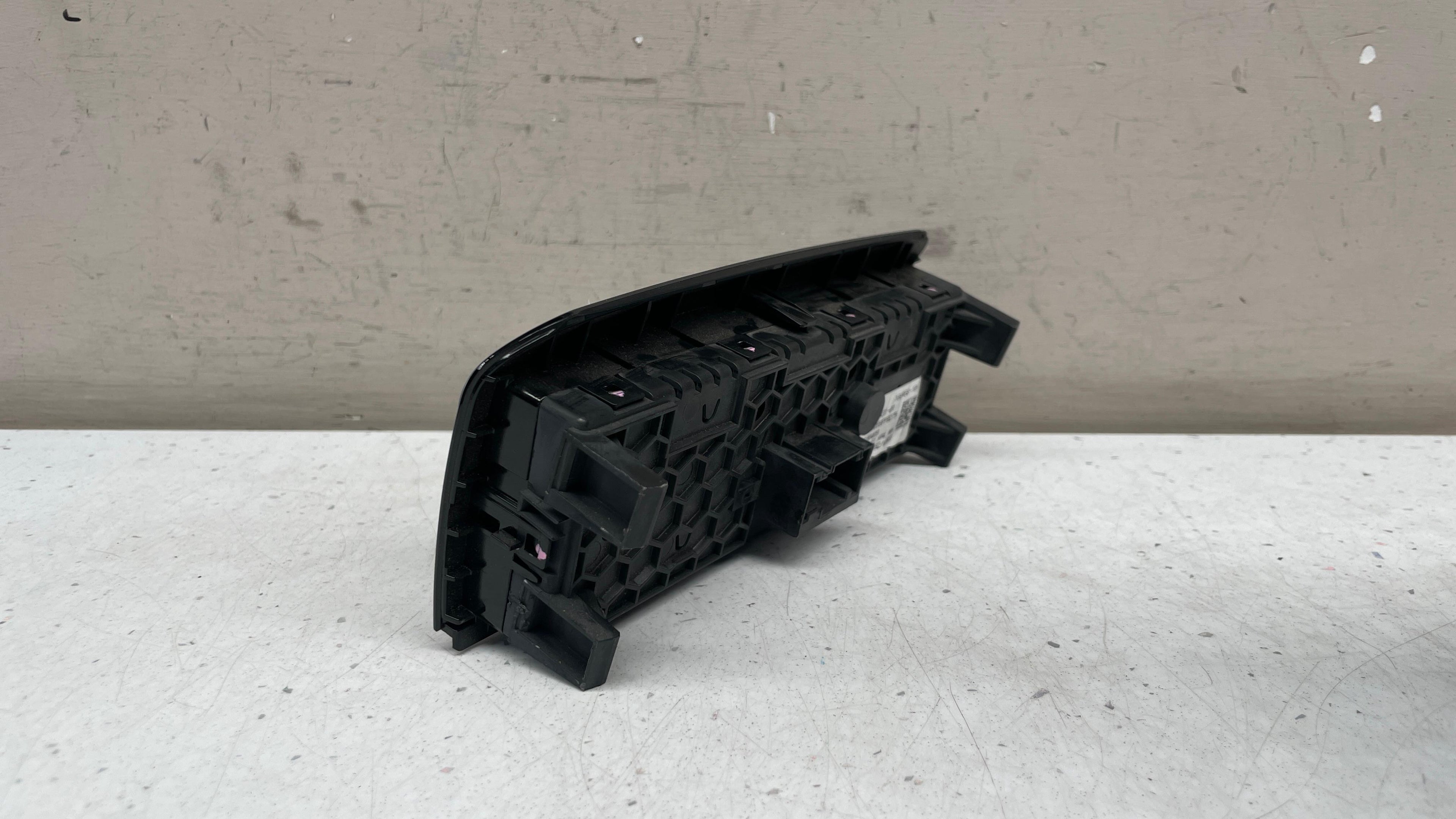 6999431-01  BMW G30 AC PANEL CONTROL SWITCH