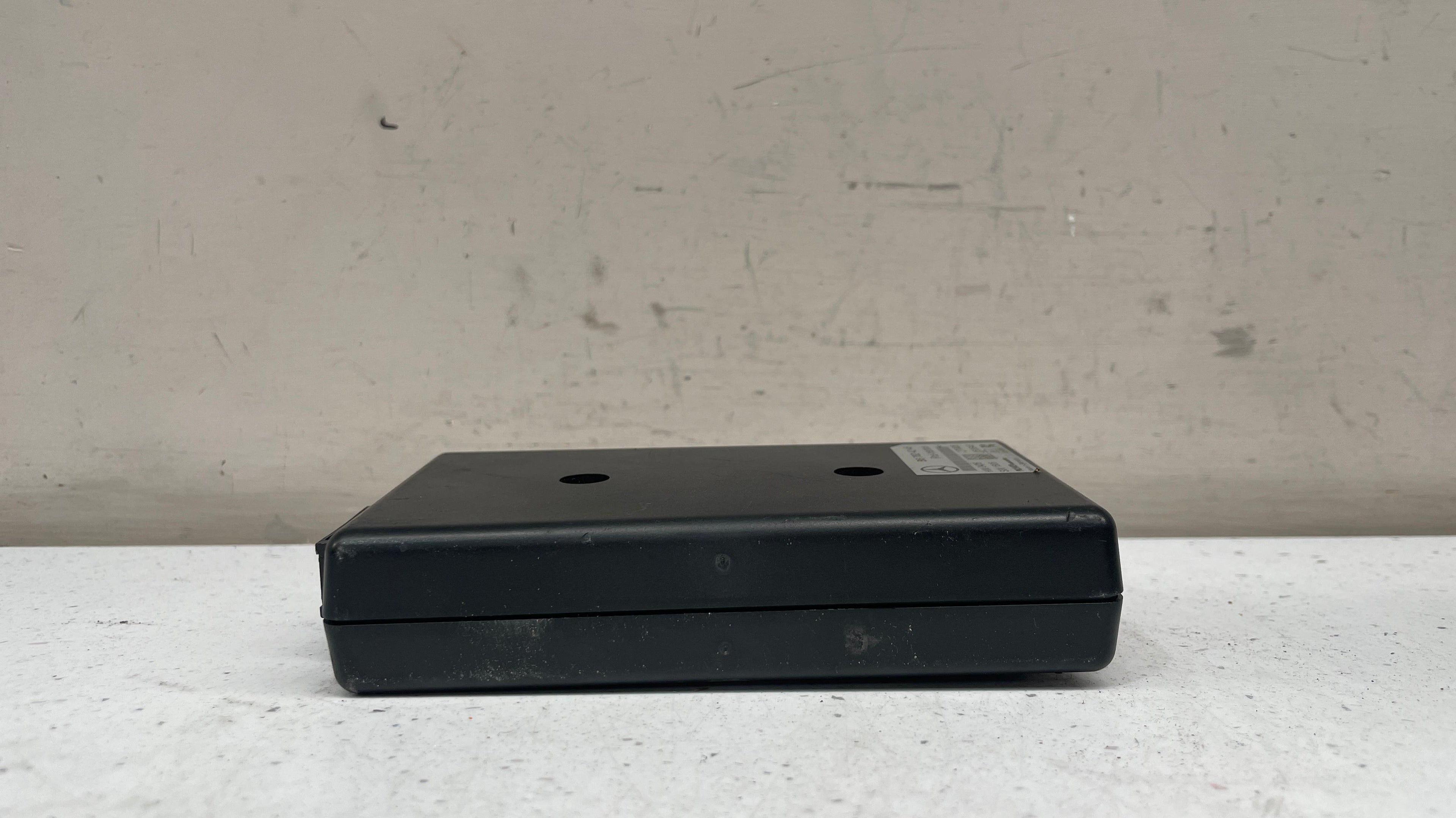 B67824245 MERCEDES W221 IPOD INTERFACE CONTROL MODULE