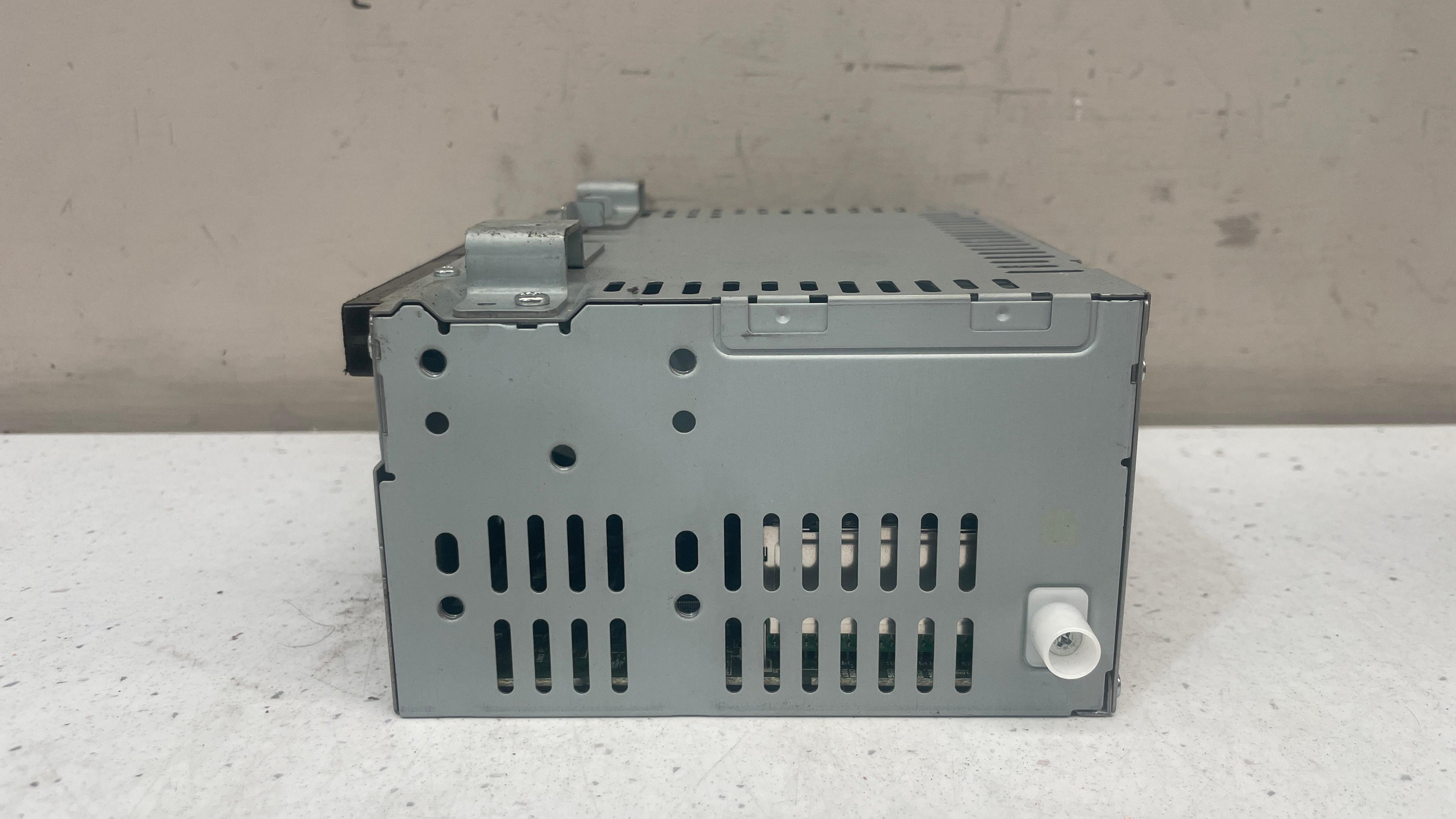 E2410R-030882 FORD KUGA RADIO HEAD UNIT CONTROLLER UNIT