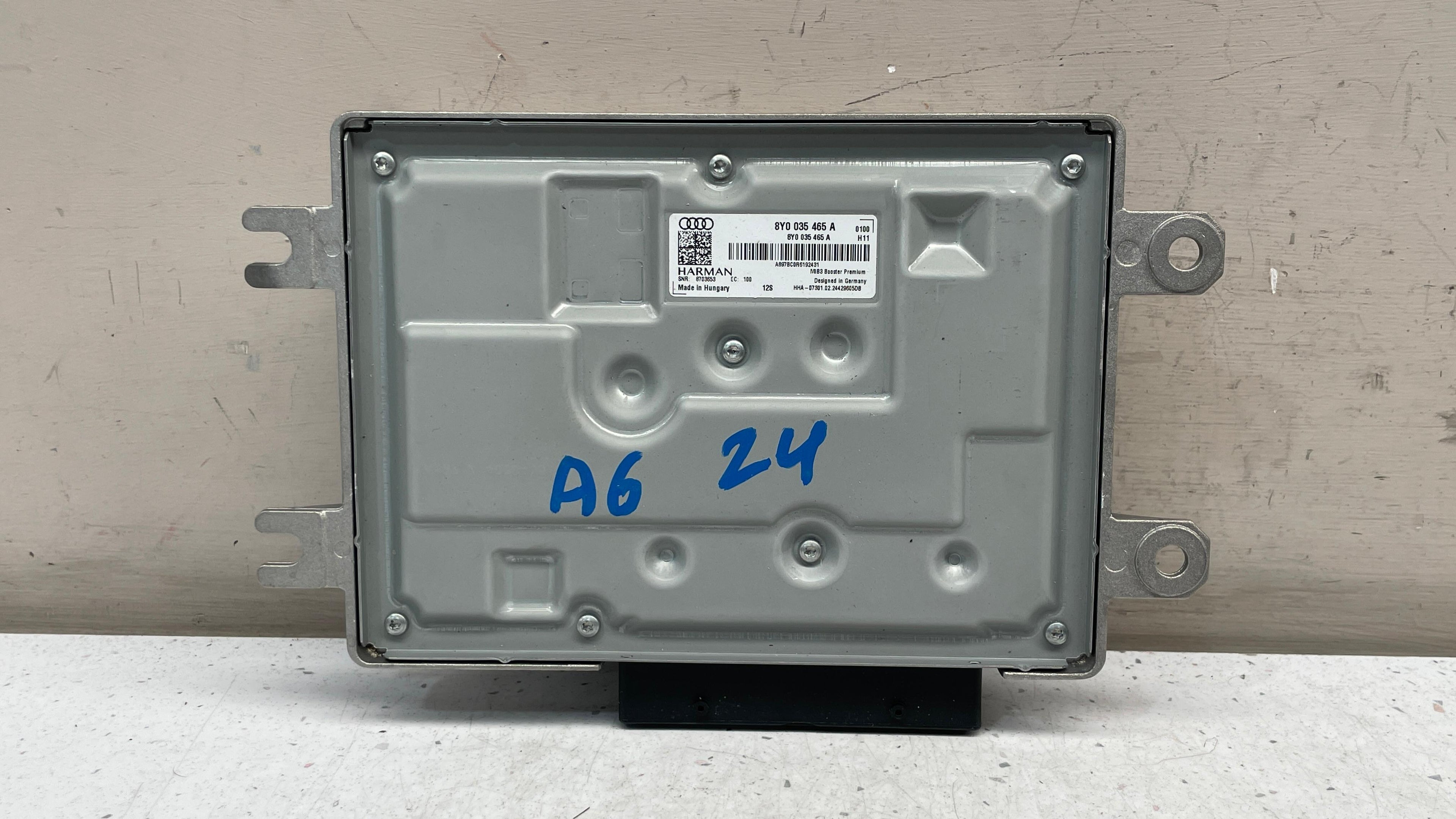 8Y0035465A  AUDI GENUINE RADIO AMPLIFIER
