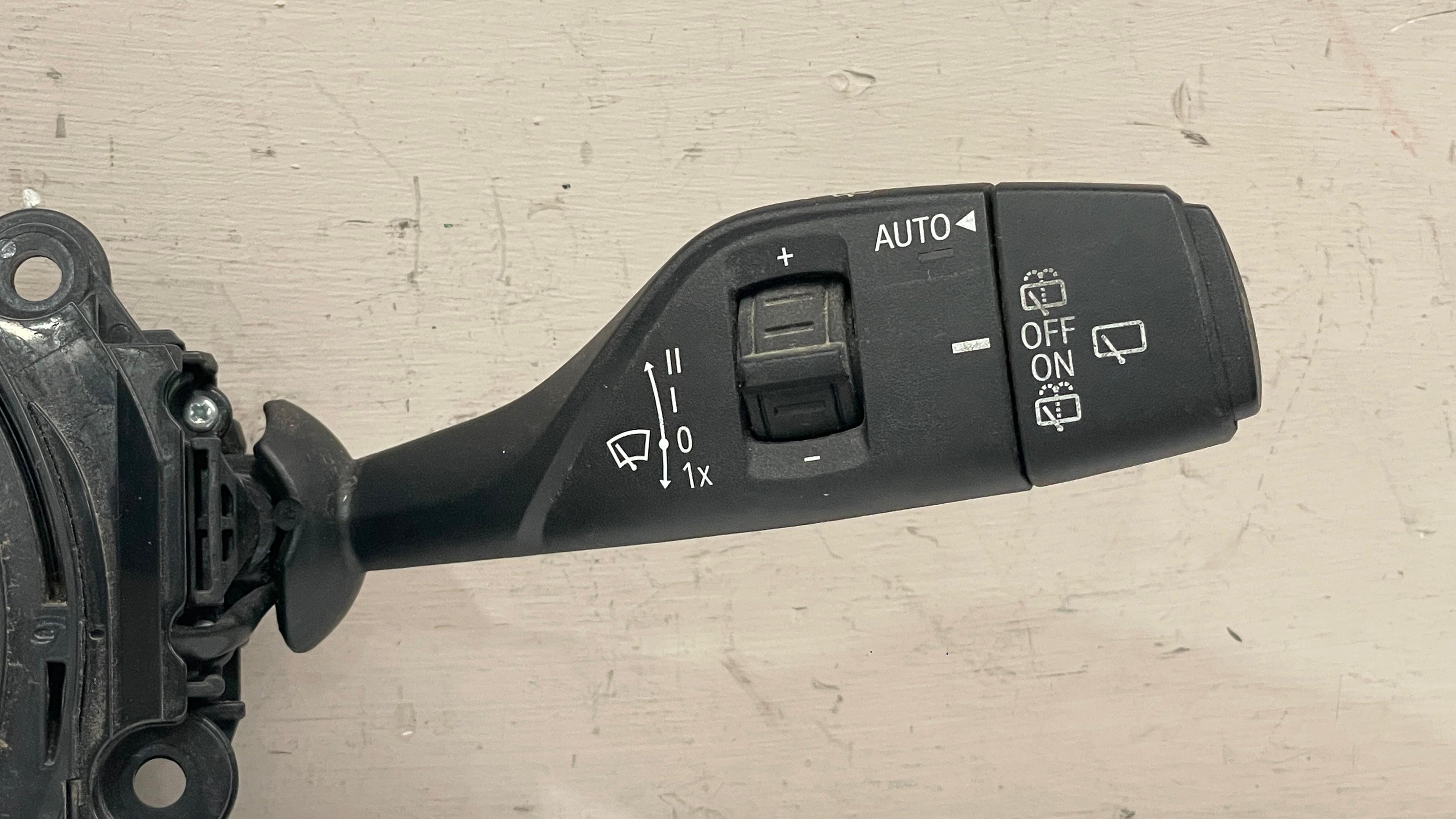 9320136  BMW X5 STEERING COLUMN COMBINATION CONTROL
