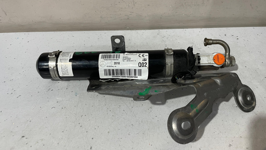 0589P1000674 MERCEDES GLC  PRESSURE REGULATOR  BONNET HINGE