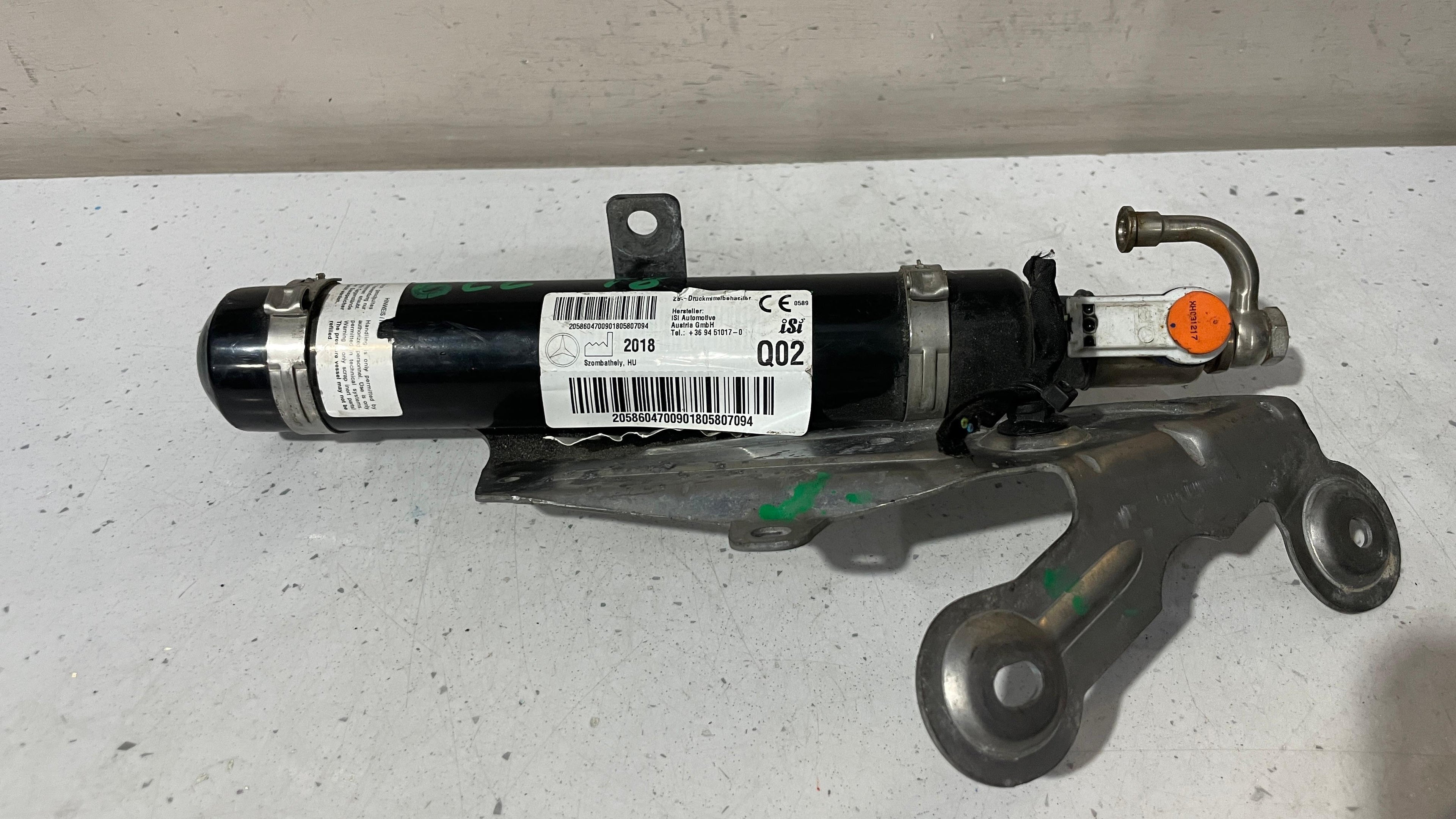 0589P1000674 MERCEDES GLC  PRESSURE REGULATOR  BONNET HINGE