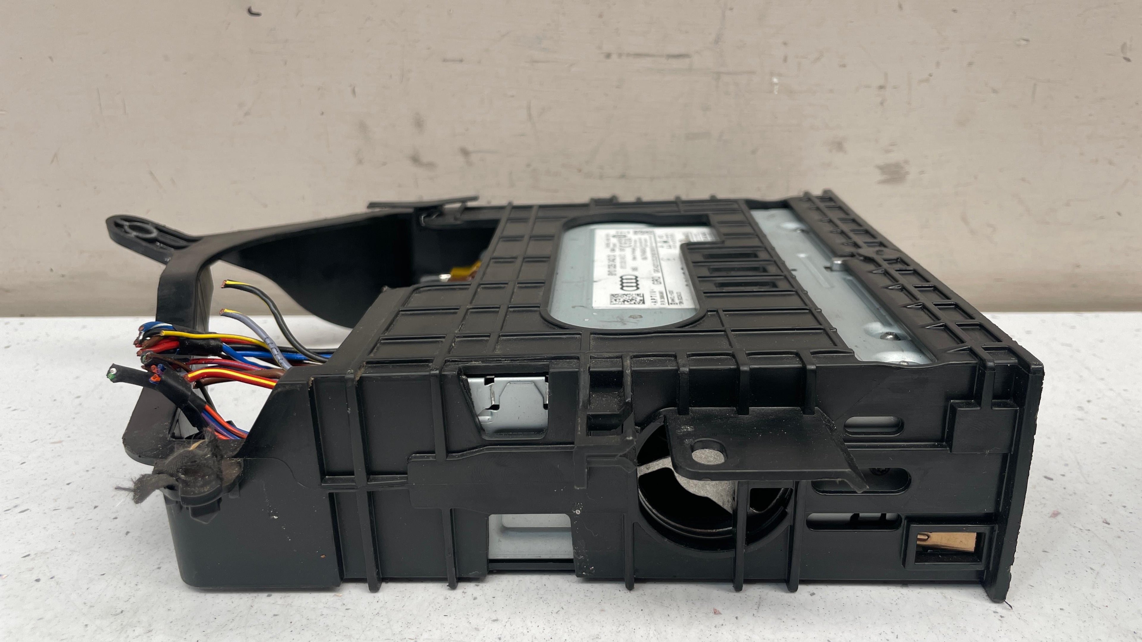 8Y0035042D AUDI A3 MULTIFUNCTION HEAD UNIT
