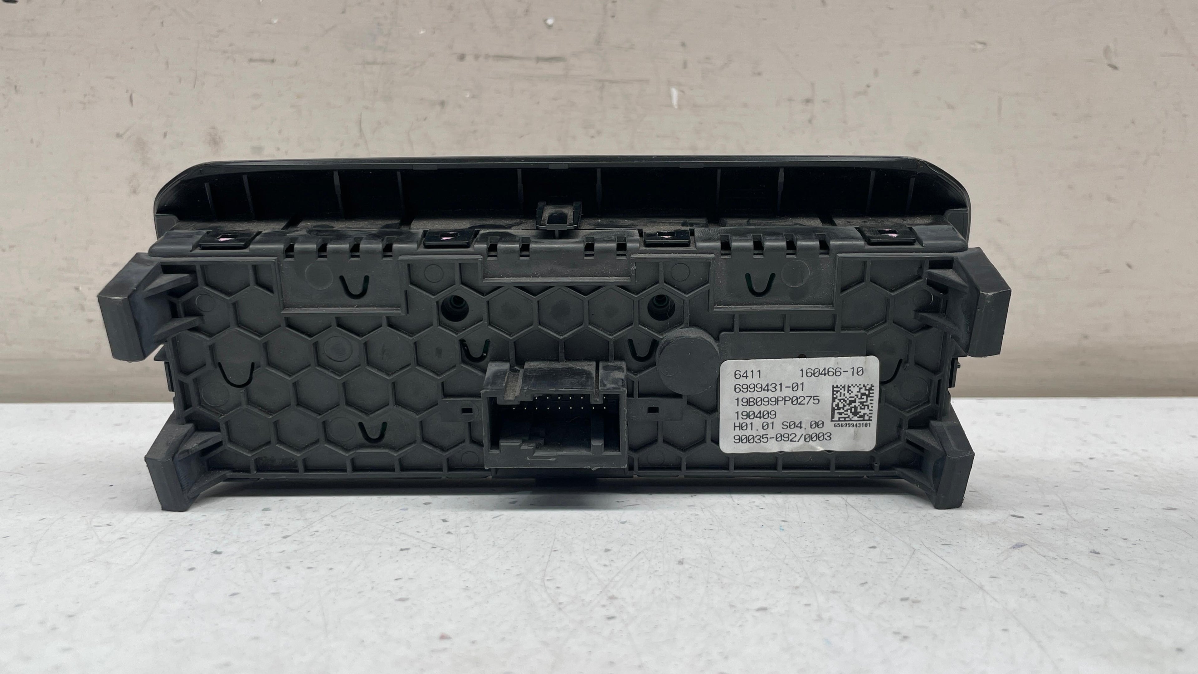 6999431-01  BMW G30 AC PANEL CONTROL SWITCH