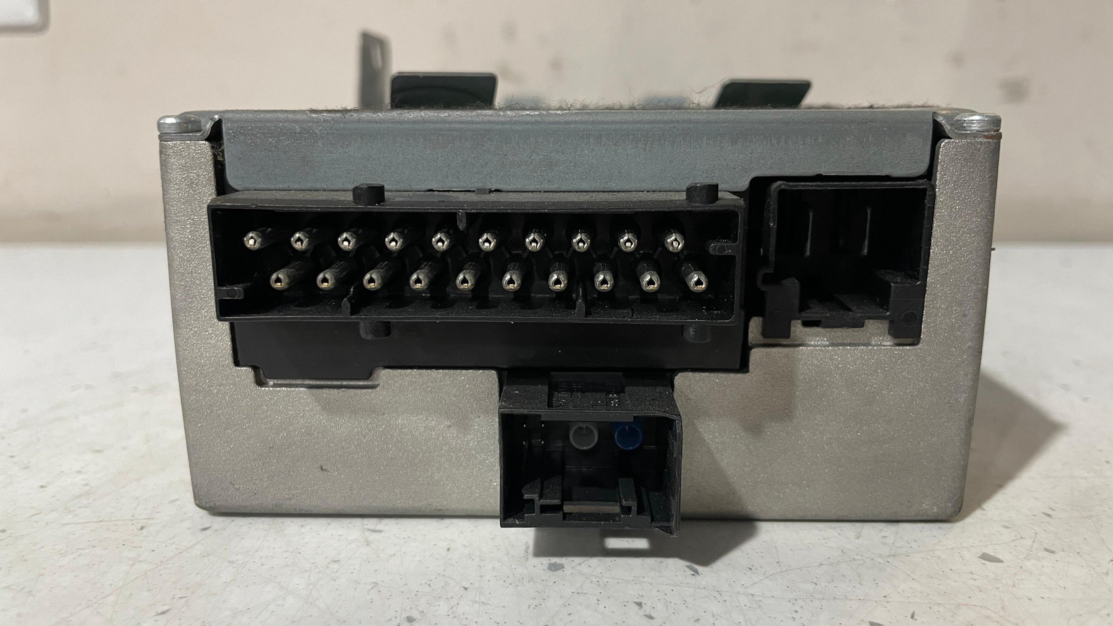 9393182  BMW HARMAN / BECKER AMPLIFIER