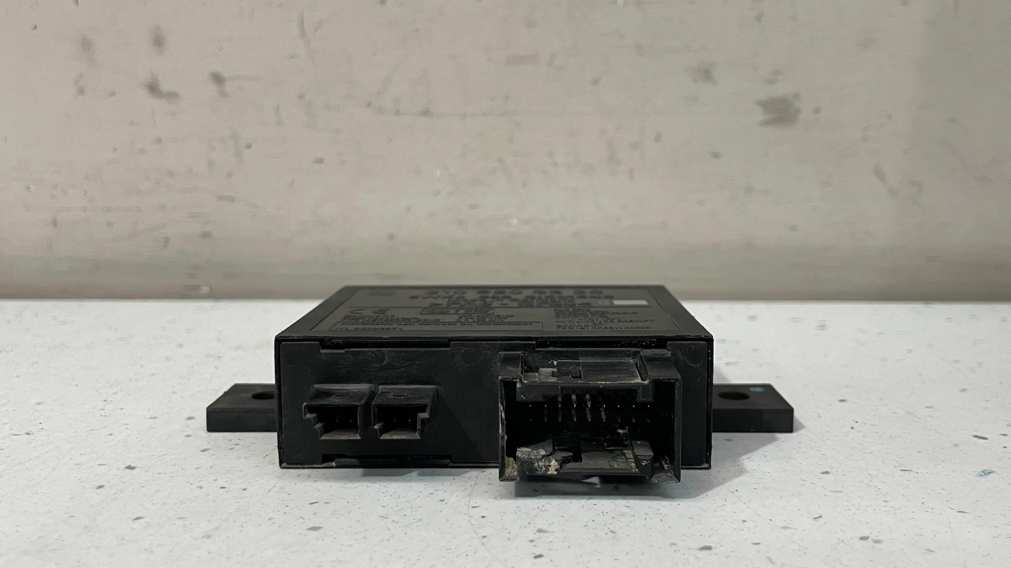 2108203226 MERCEDES ANTI THEFT LOCKING CONTROL MODULE