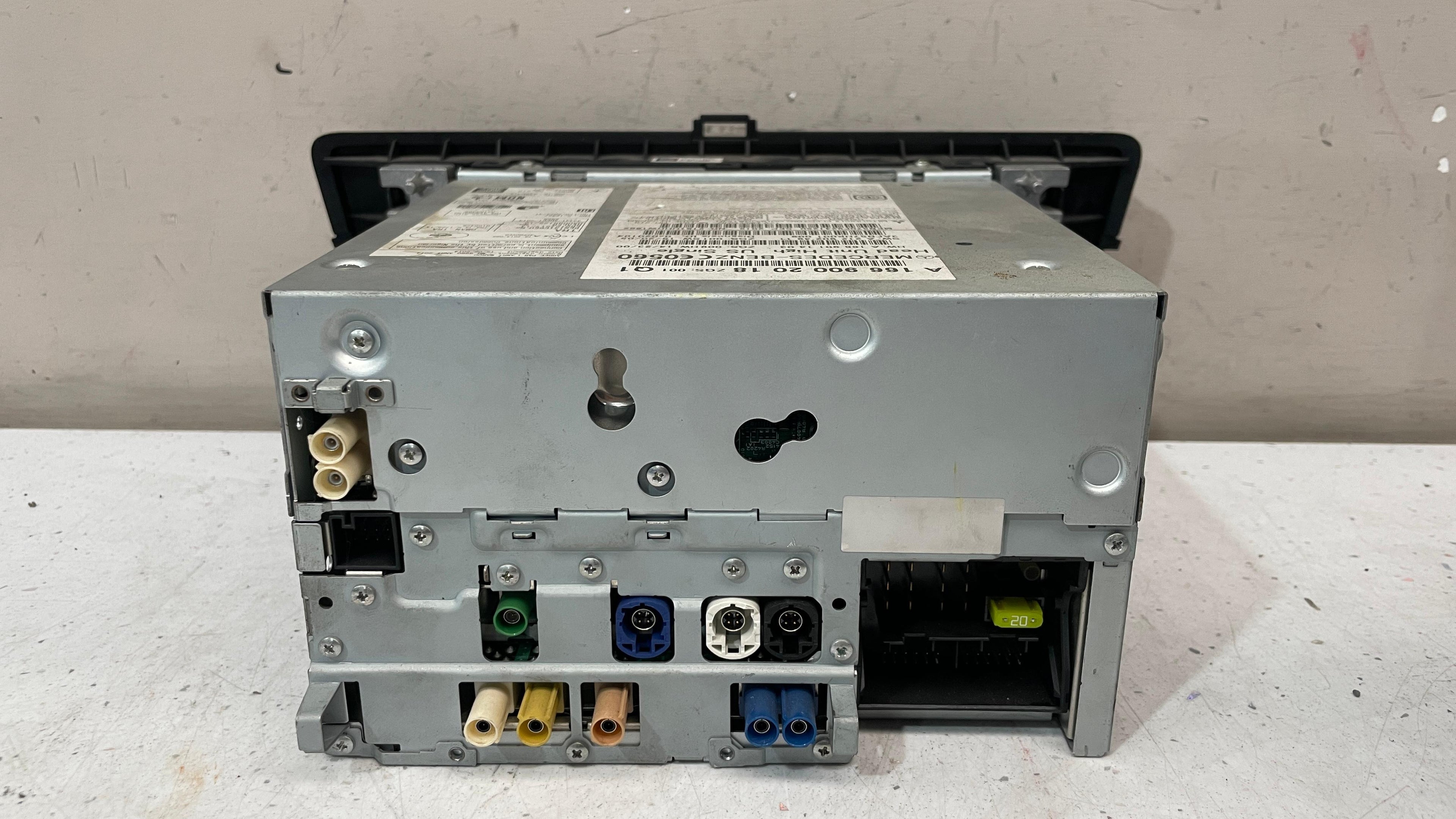 A1669002018 MERCEDES W166 NAVIGATION HEAD UNIT CONTROLLER