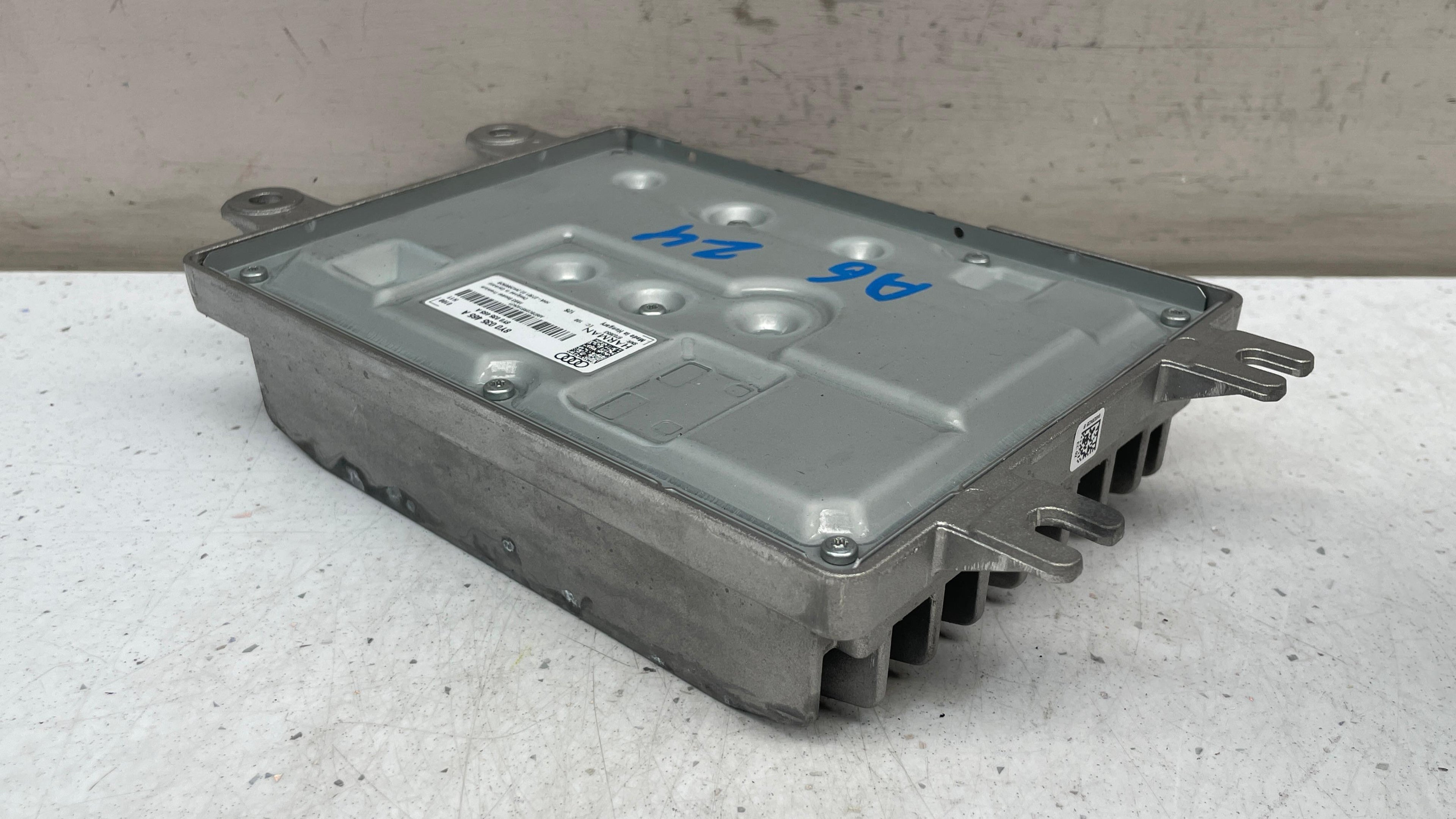 8Y0035465A  AUDI GENUINE RADIO AMPLIFIER