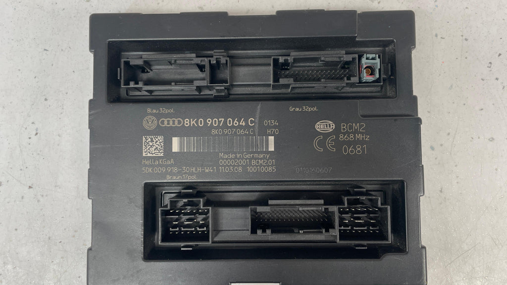 8K0907064C AUDI A4 CONVENIENCE MODULE DASHBOARD