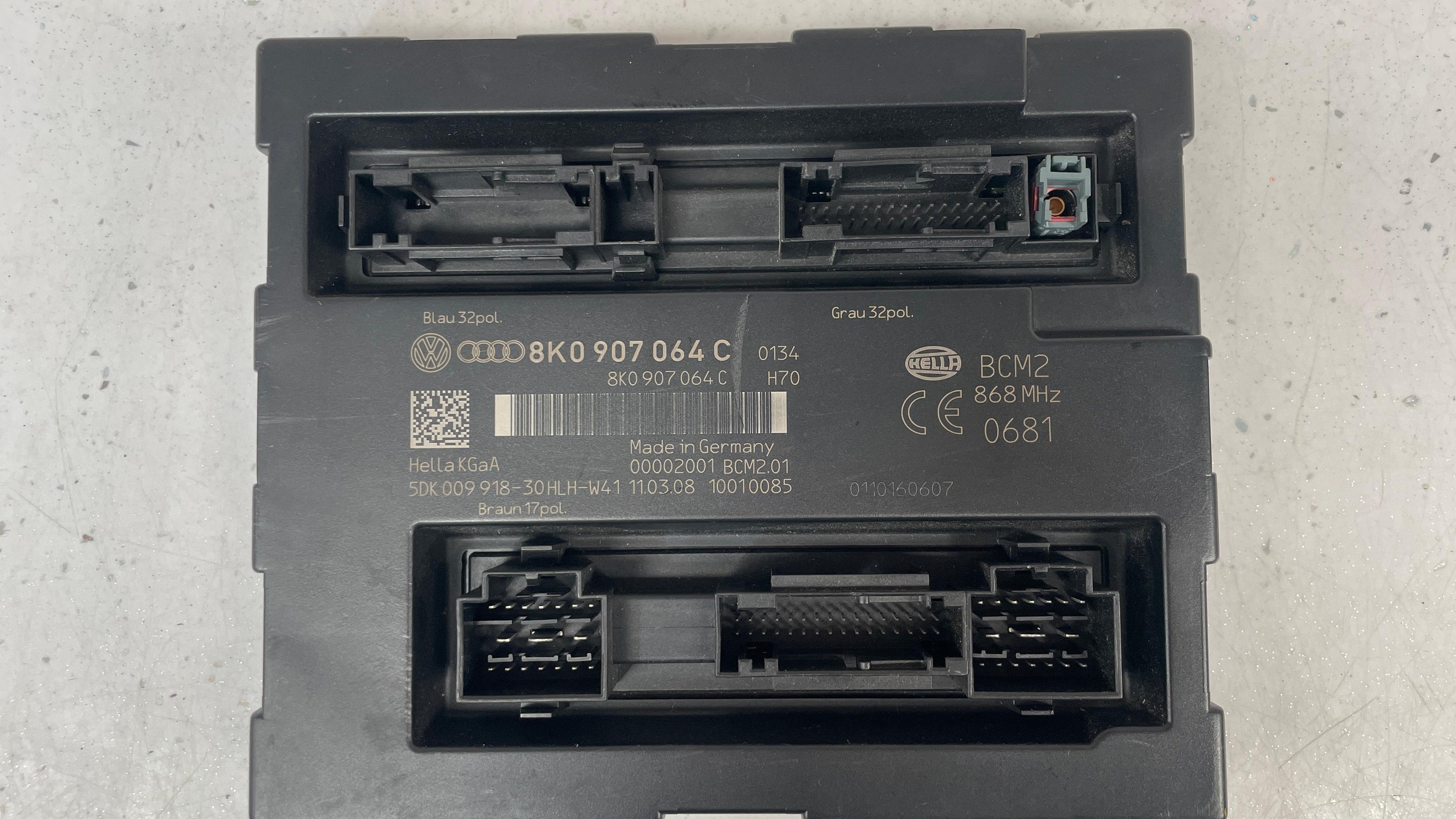 8K0907064C AUDI A4 CONVENIENCE MODULE DASHBOARD