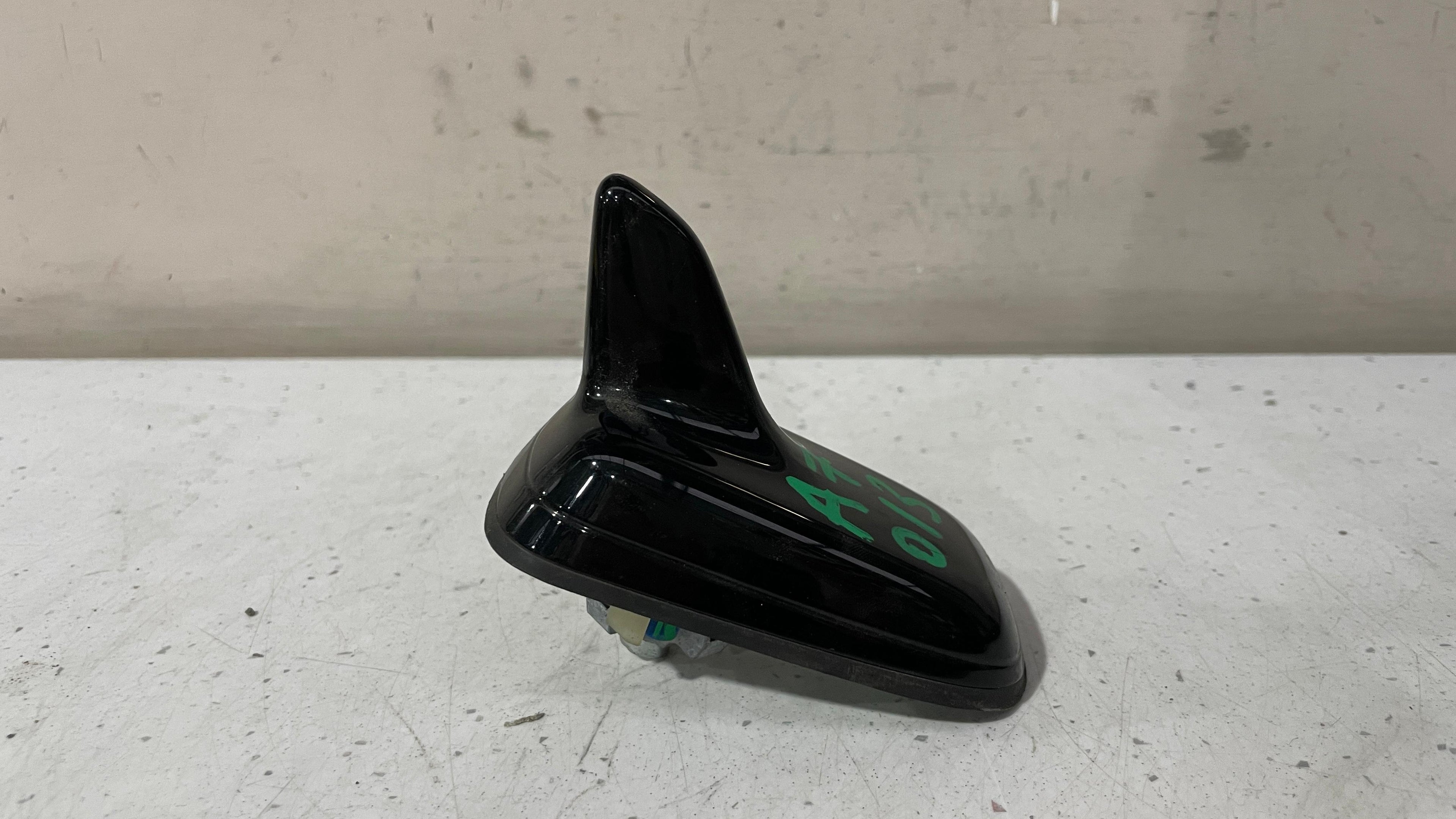 4G0035503J AUDI A4 ROOF SHARK FIN MOUNT ANTENNA