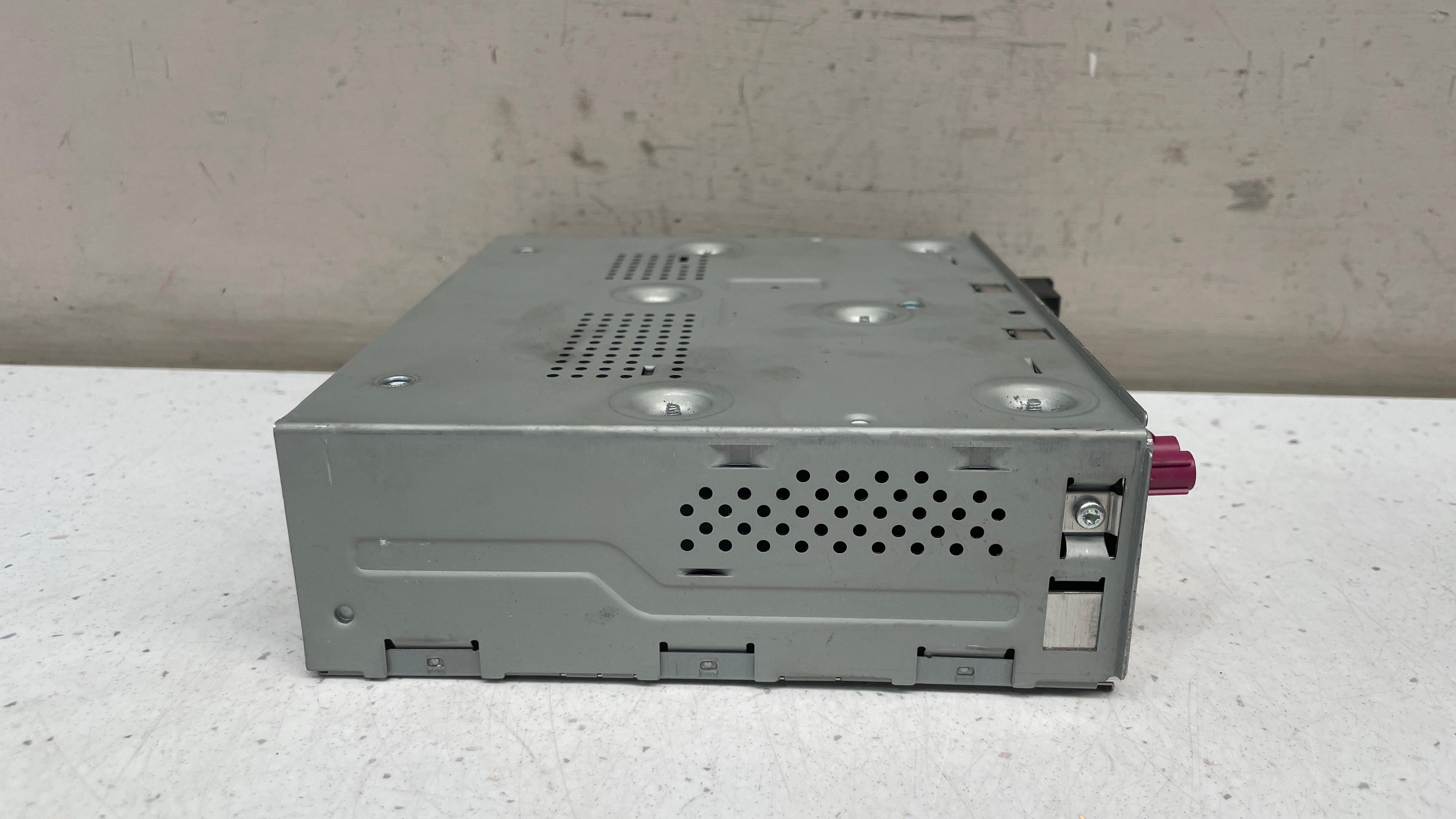 A2229008911 MERCEDES GLC AUDIO TUNER BOX CONTROLLER