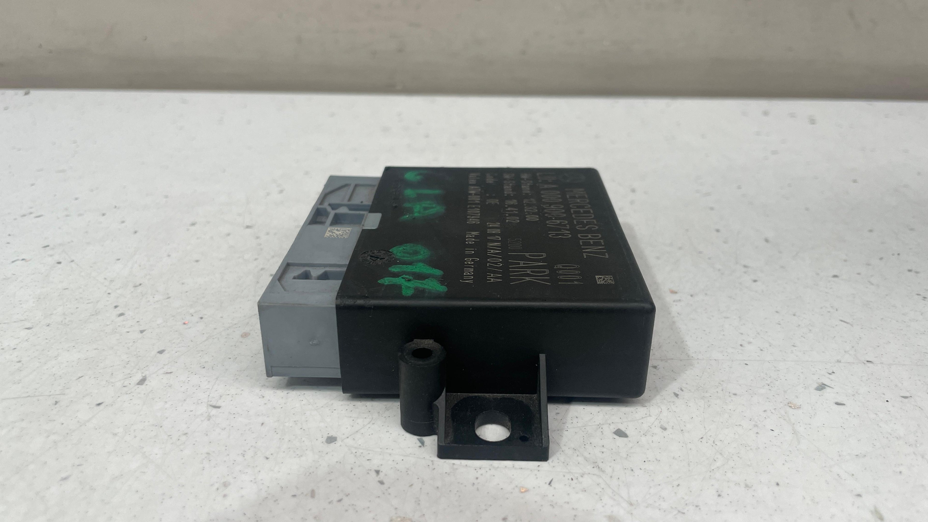 A0009006713  MERCEDES PARKING DISTANCE SENSOR CONTROL UNIT