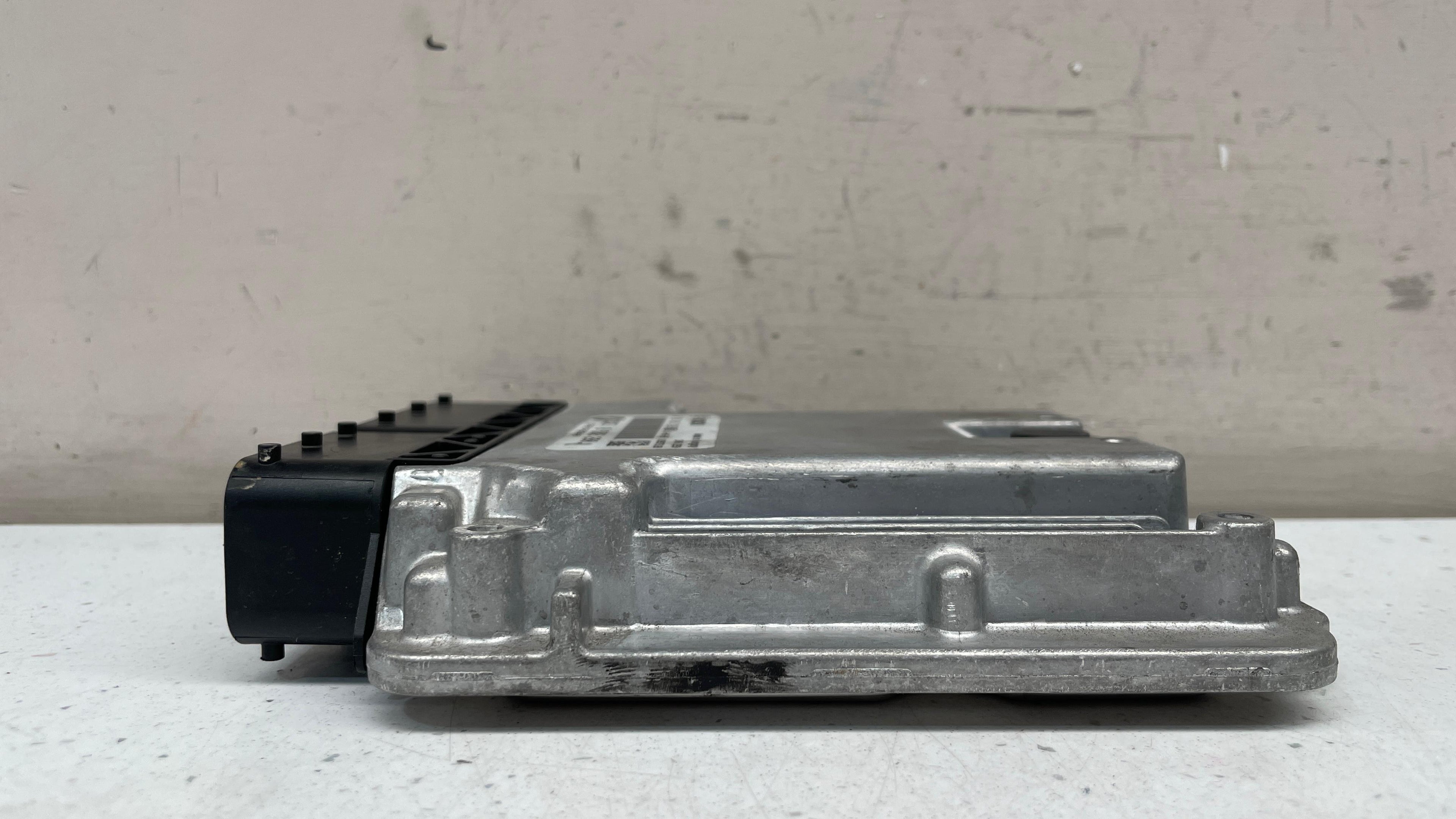 8582280-01 BMW F30 ENGINE CONTROL UNIT ECU