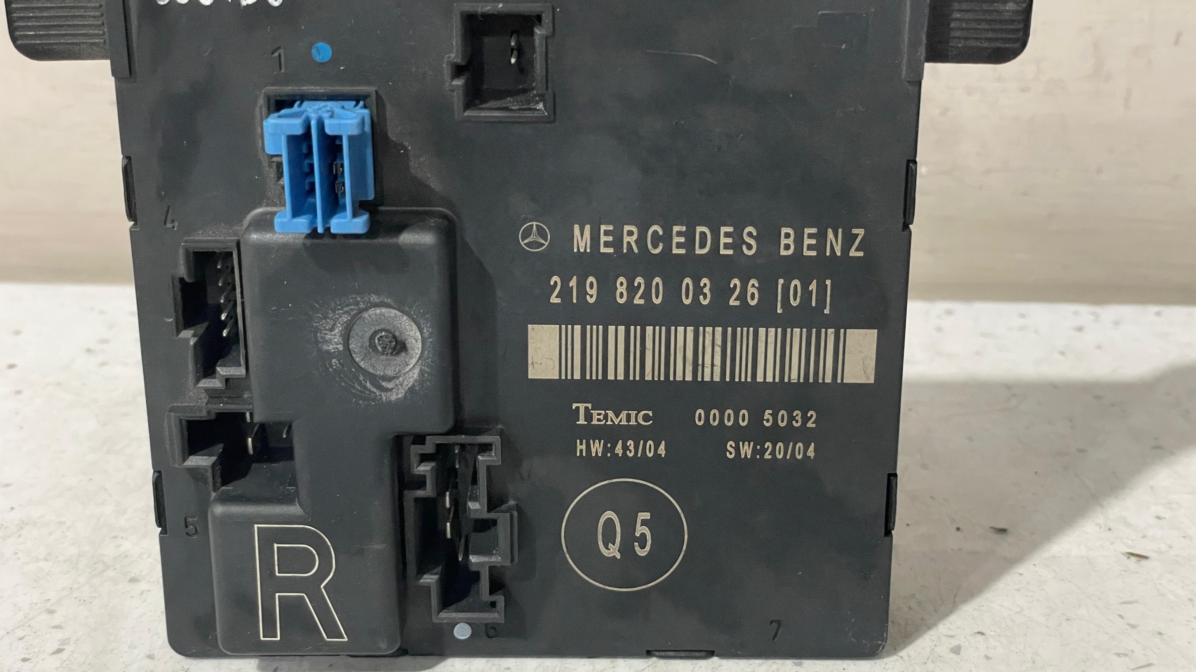 2198200326 MERCEDES W218 DOOR CONTROL MODULE REAR RIGHT