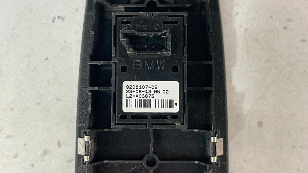 9208107 BMW X5 RIGHT FRONT DOOR COVER WITH WINDOW SWITCH BUTTON