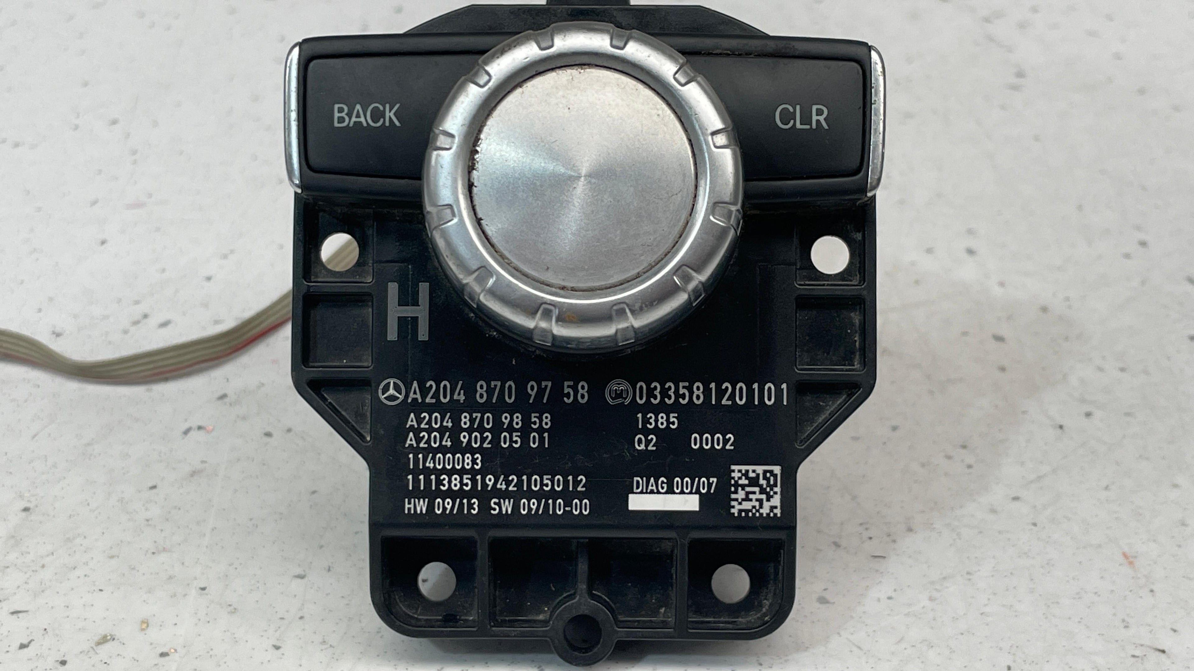 A2048709758 MERCEDES W204 CENTER CONSOLE NAVIGATION CONTROL SWITCH