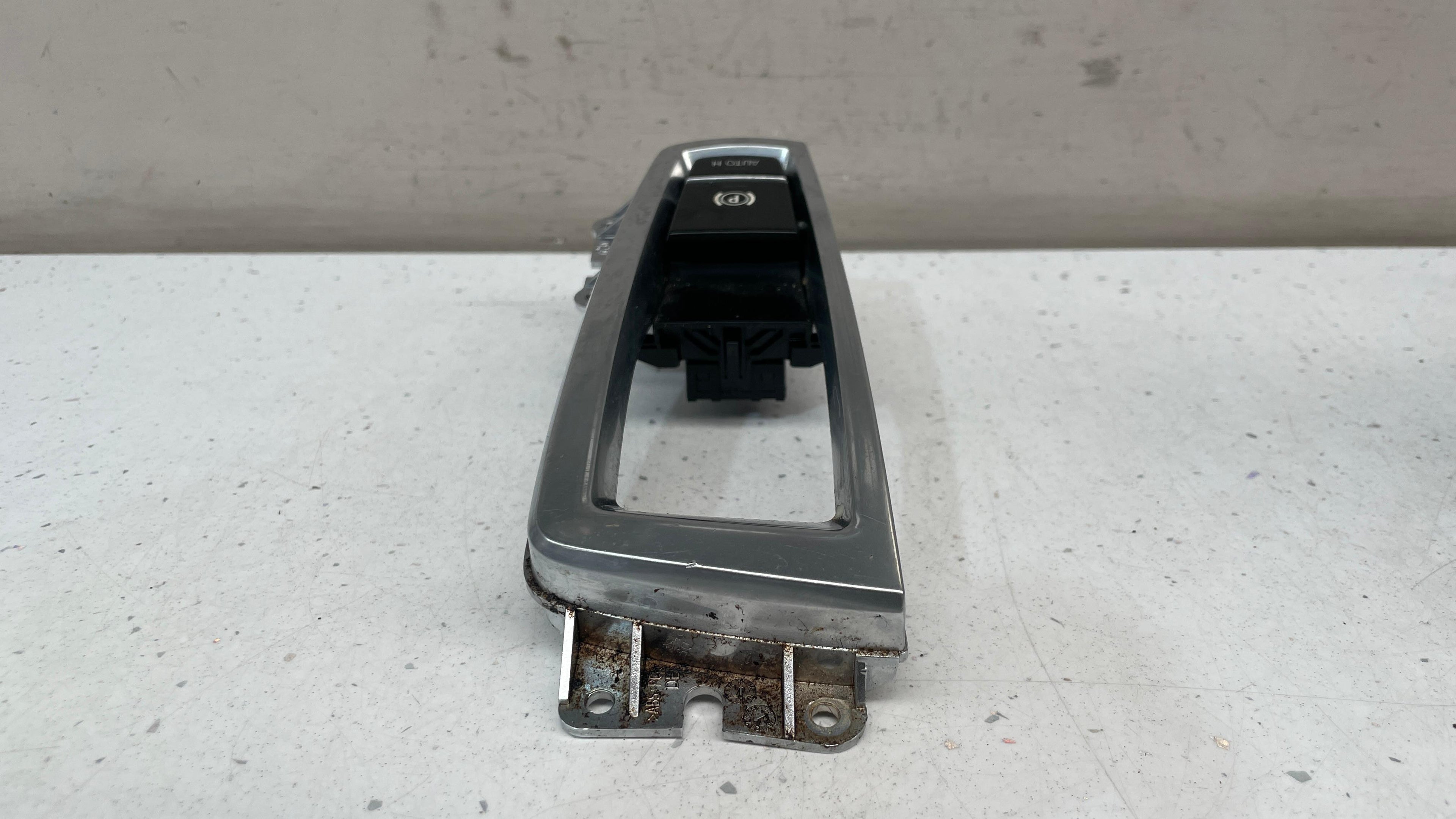 9385028-01 BMW X5  PARKING AUTO HOLD HANDBRAKE BUTTON SWITCH