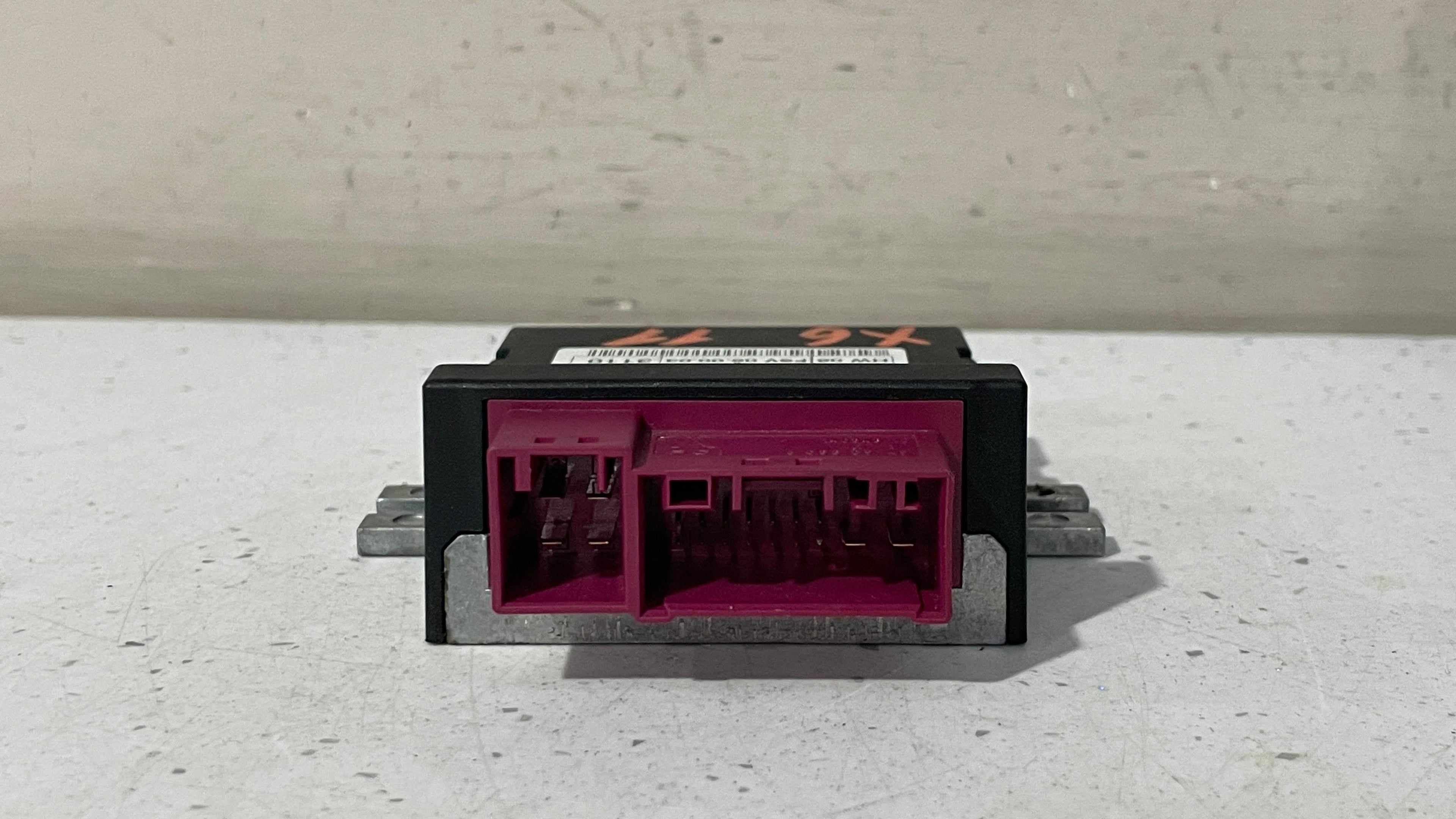 55892110  BMW  FUEL PUMP CONTROL