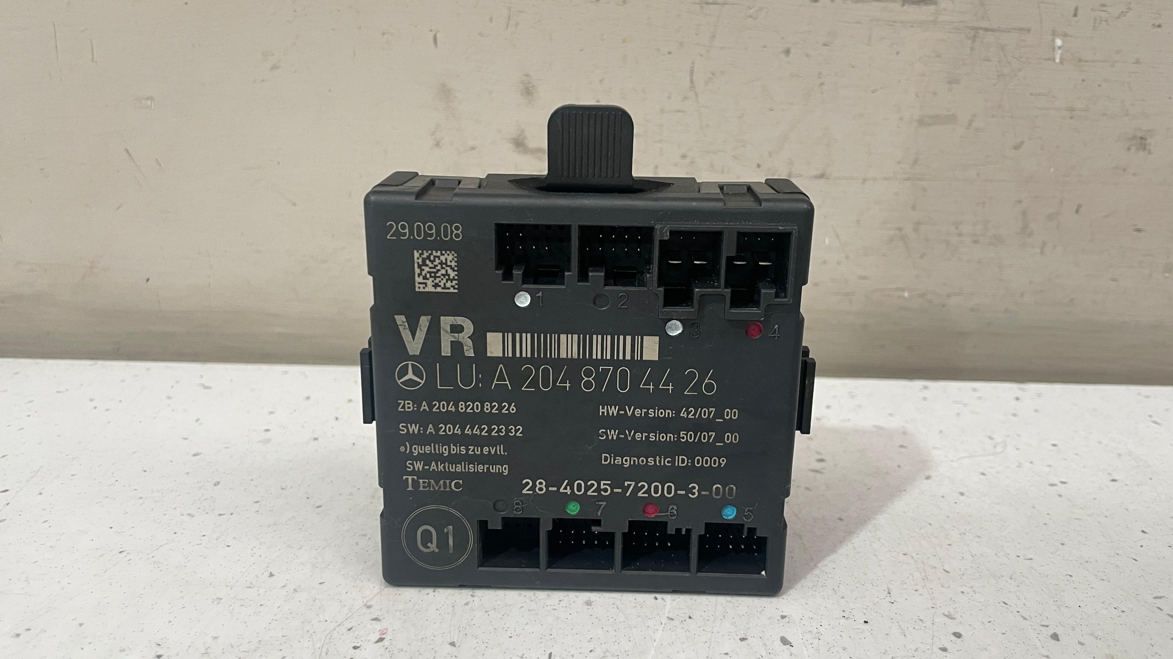 A2048704426 MERCEDES W204 FRONT DOOR CONTROL MODULE