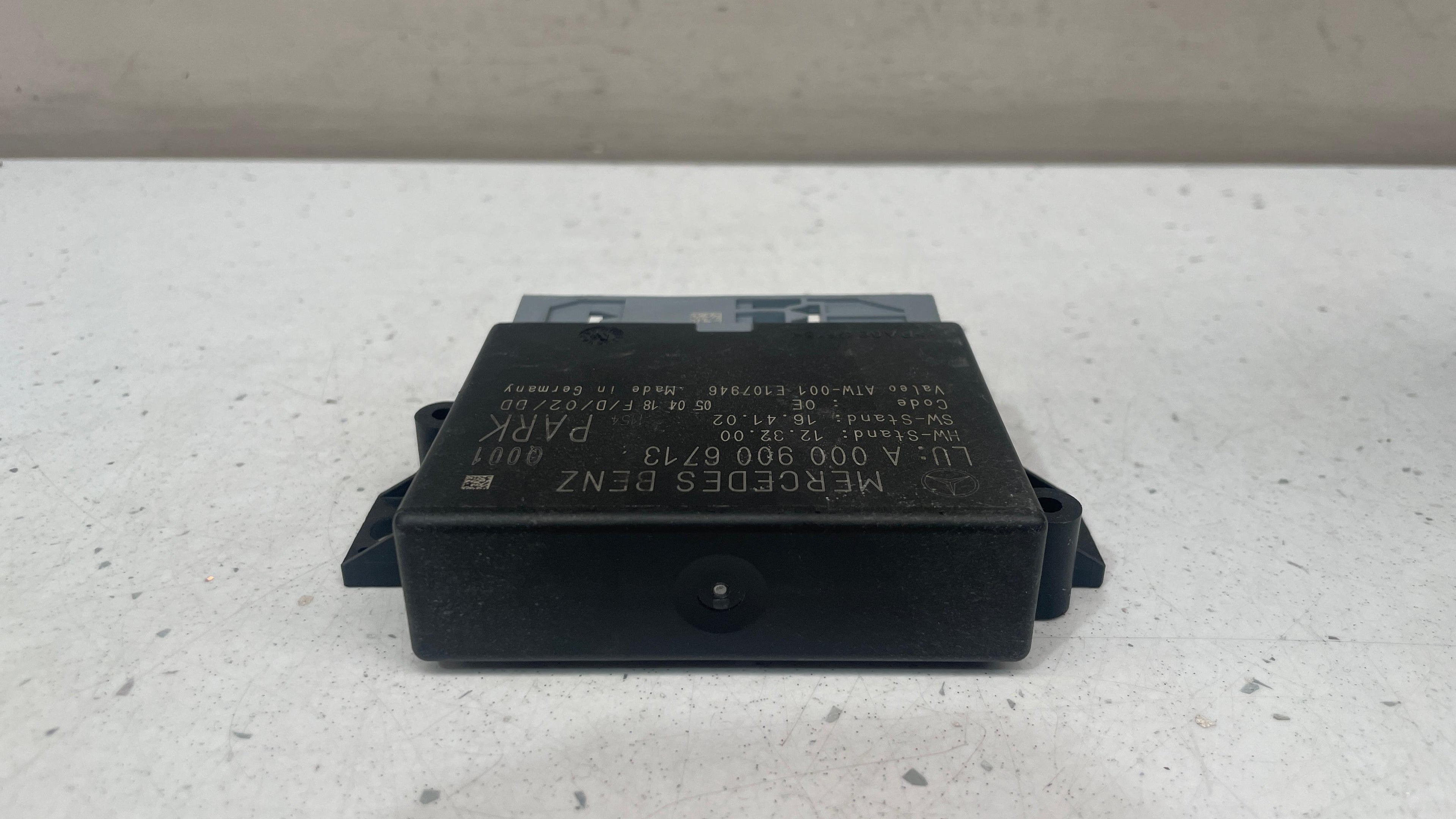 A0009006713  MERCEDES PARKING DISTANCE SENSOR CONTROL UNIT