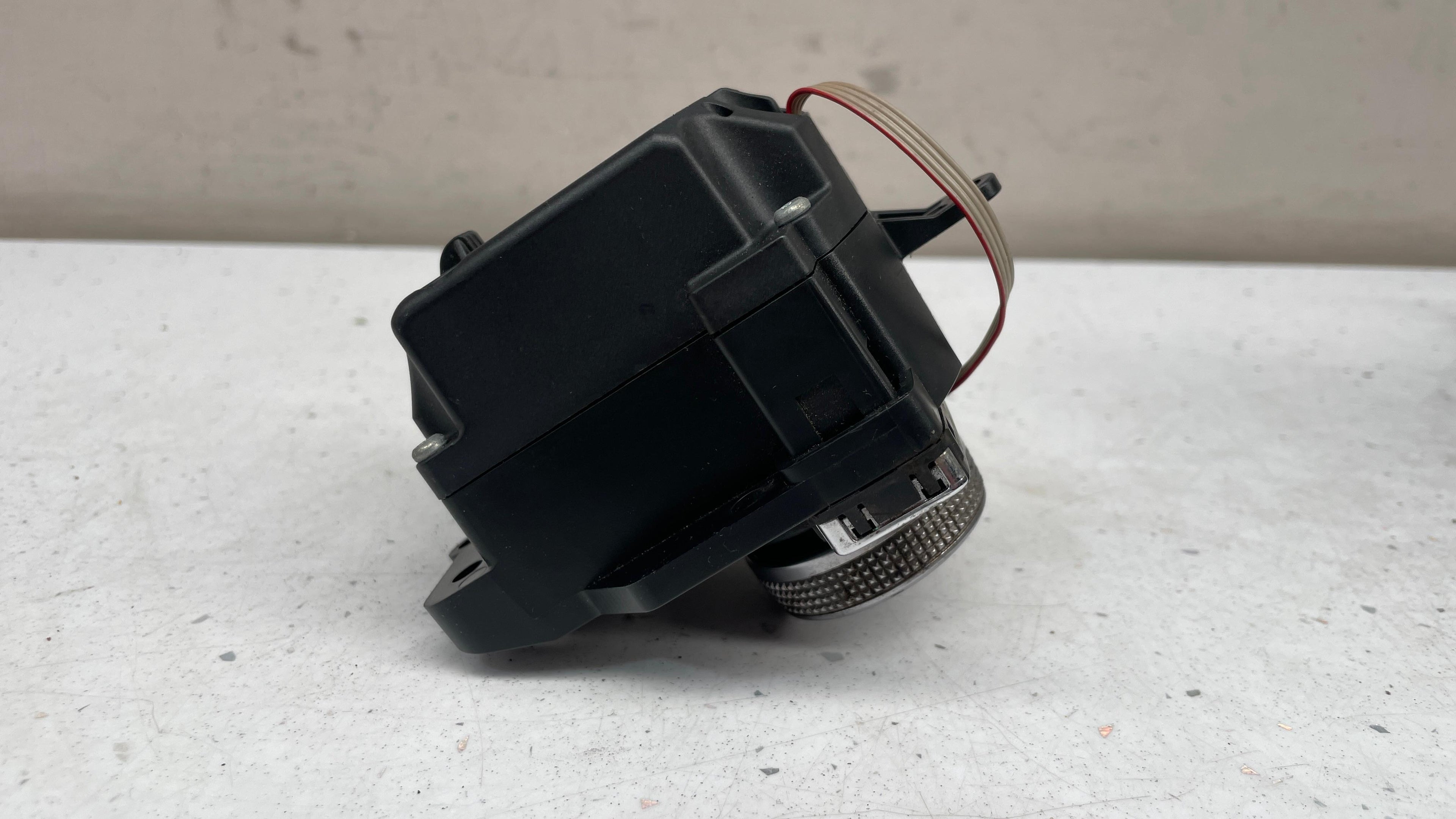 A2048707458 MERCEDES W204 MULTIMEDIA CONTROL SWITCH
