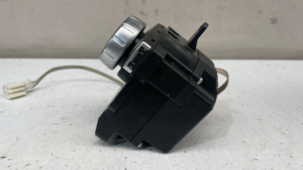 A2048709758 MERCEDES W204 CENTER CONSOLE NAVIGATION CONTROL SWITCH