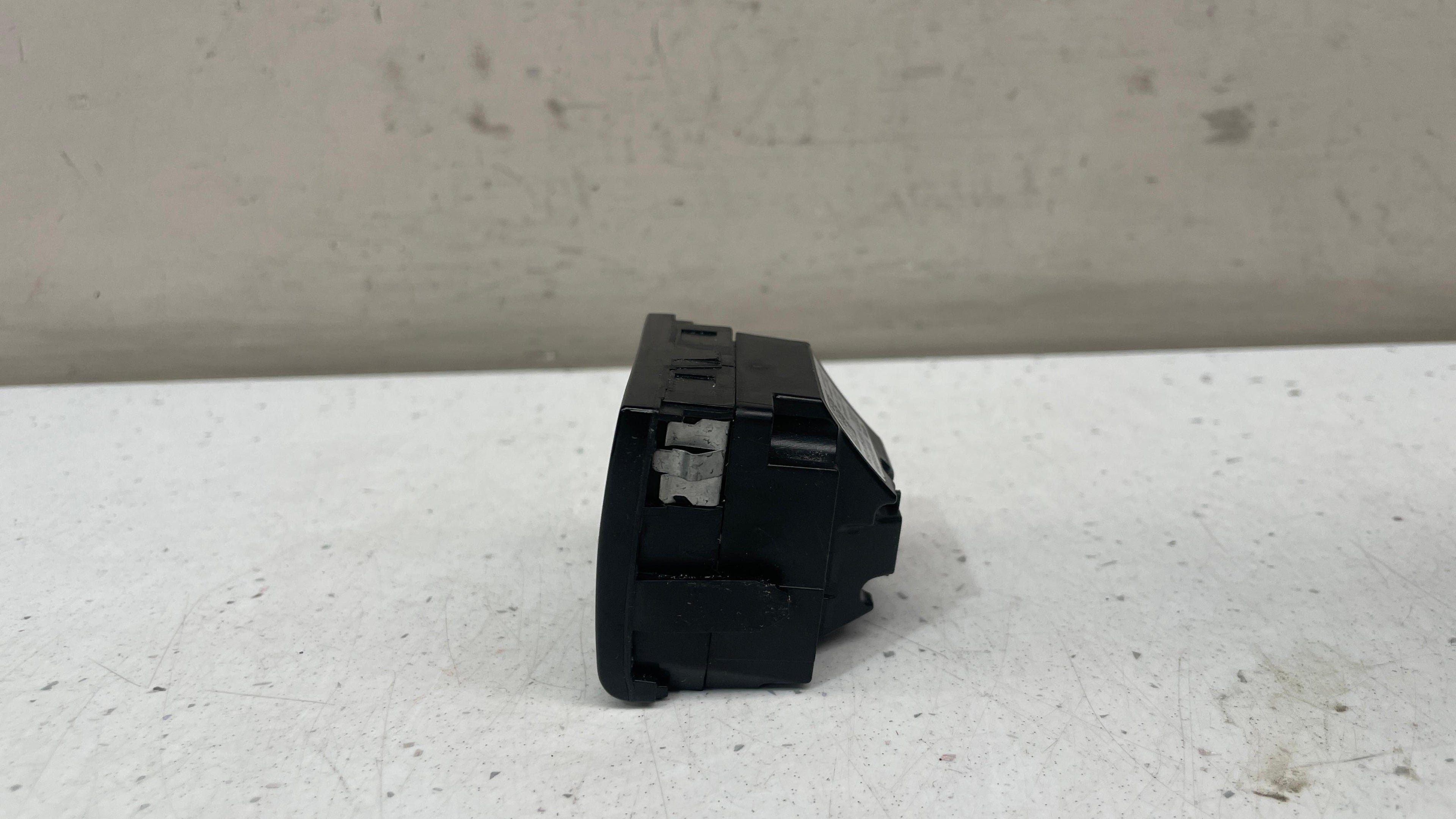 4H0919204M AUDI A8 DASH ANALOG CLOCK TIME