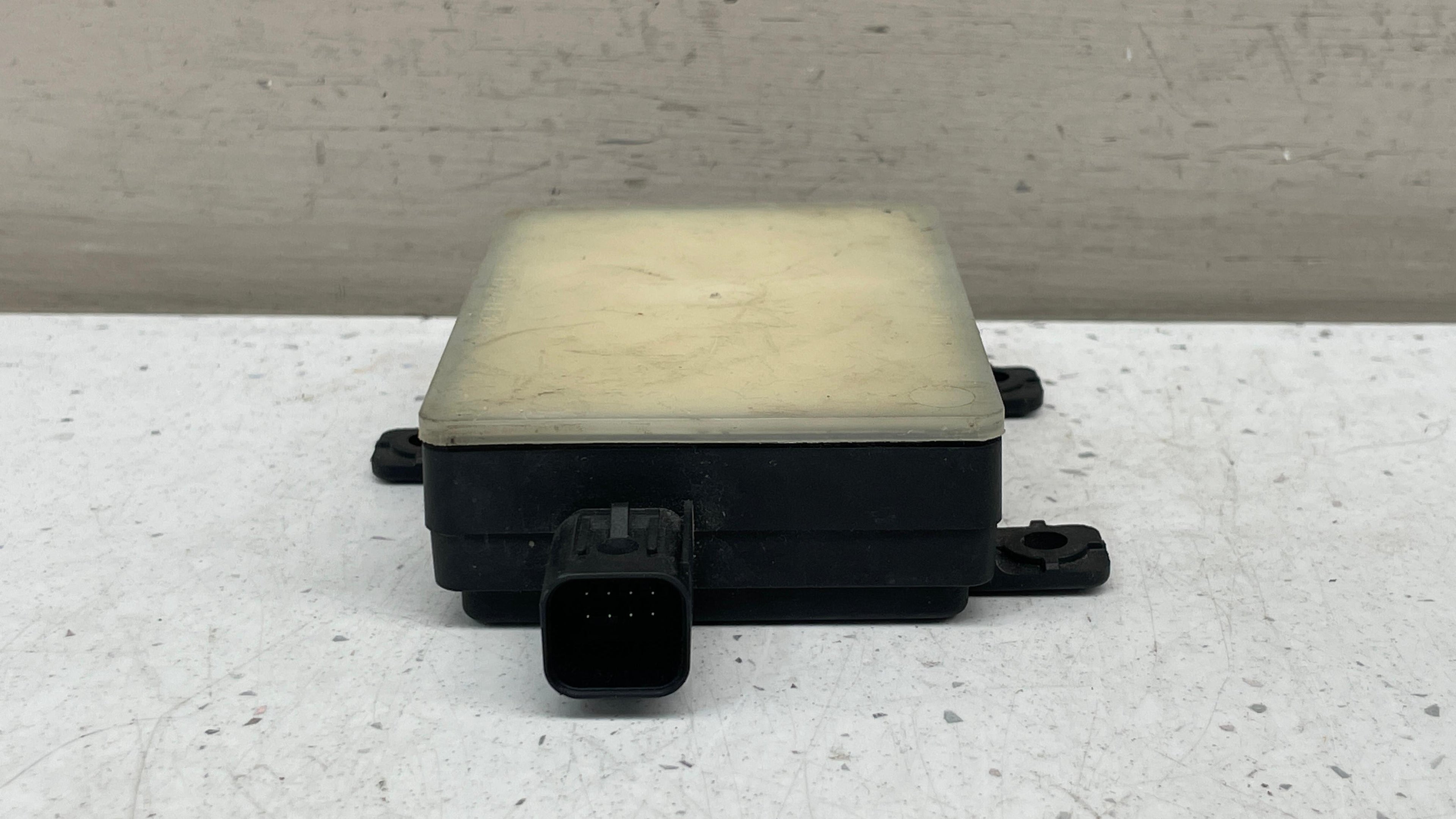 JX63-14F152-AD JAGUAR XE BLIND SPOT SENSOR DRIVER SIDE