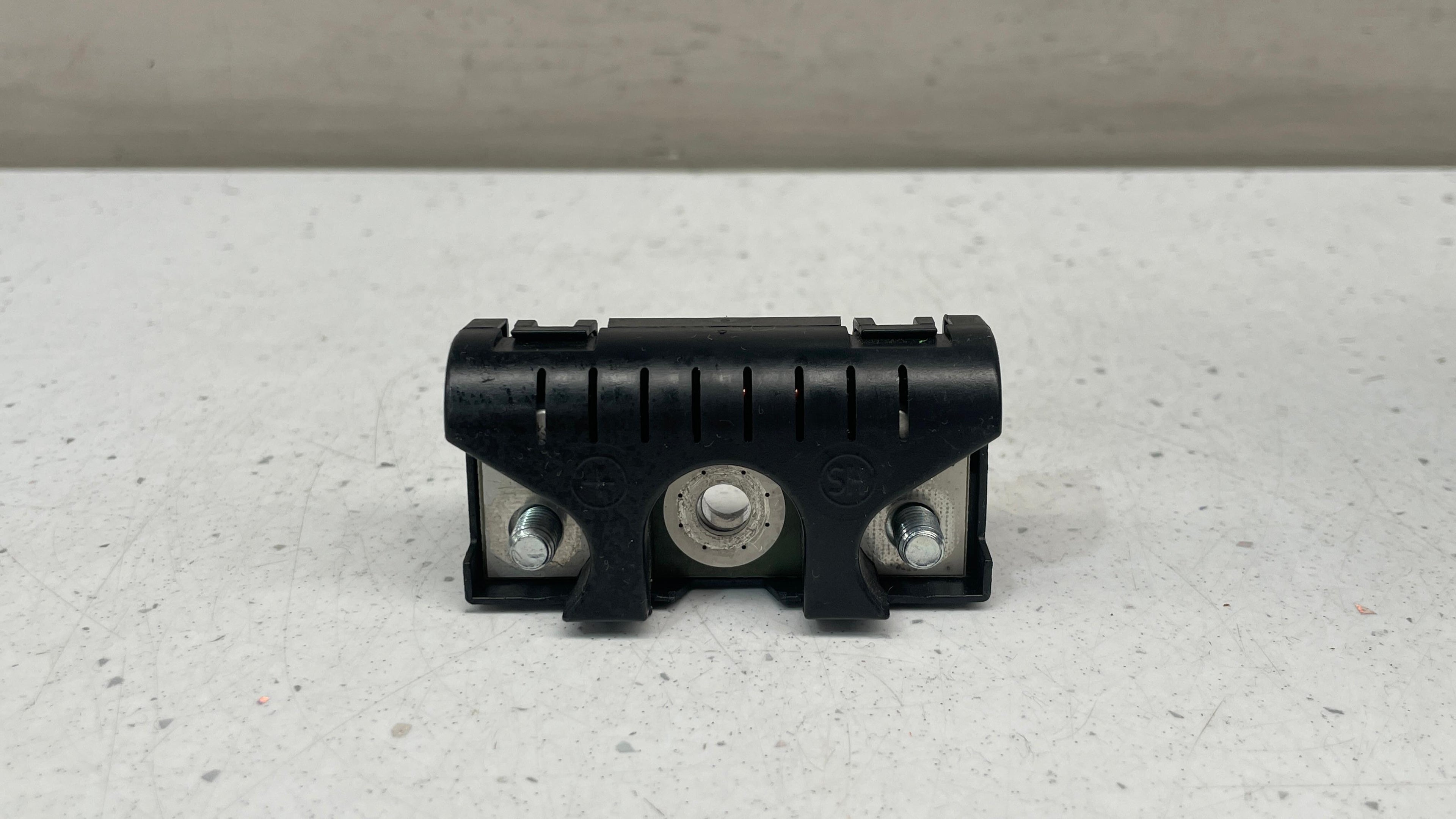 4H0035570A AUDI A8 DISTURBANCE SUPPRESSION FILTER UNIT