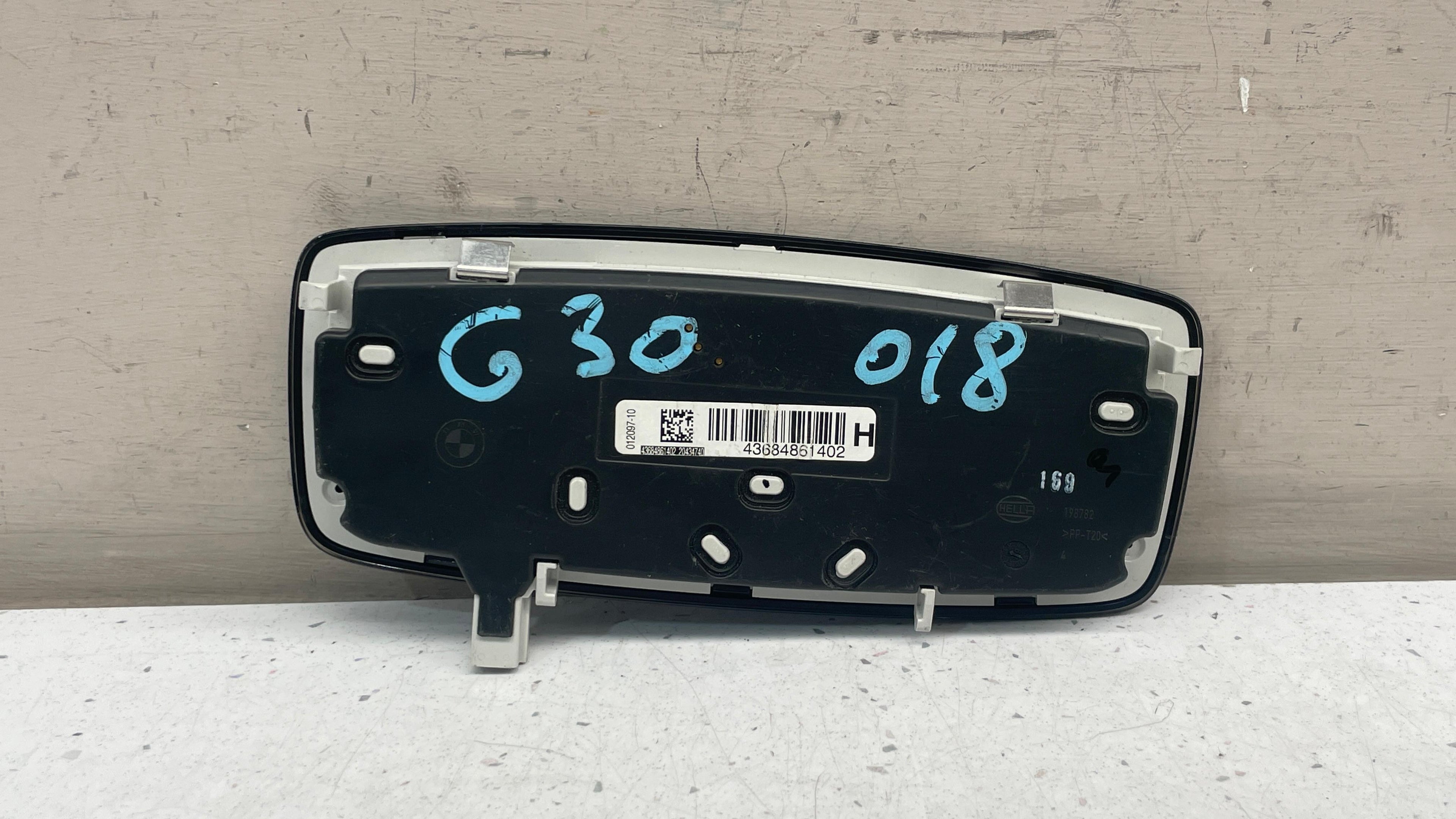 43684861402 BMW G30 SERIES 5 REAR OVERHEAD DOME LIGHT