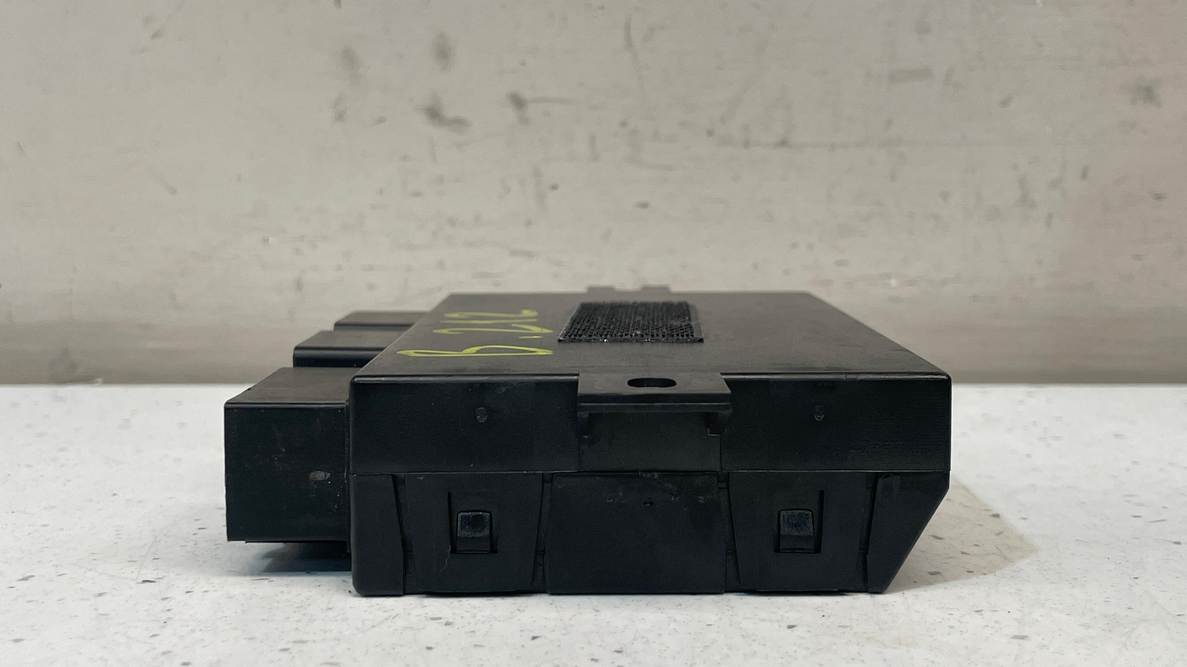 5DS009781-01 MERCEDES W212 TOWBAR CONTROL UNIT