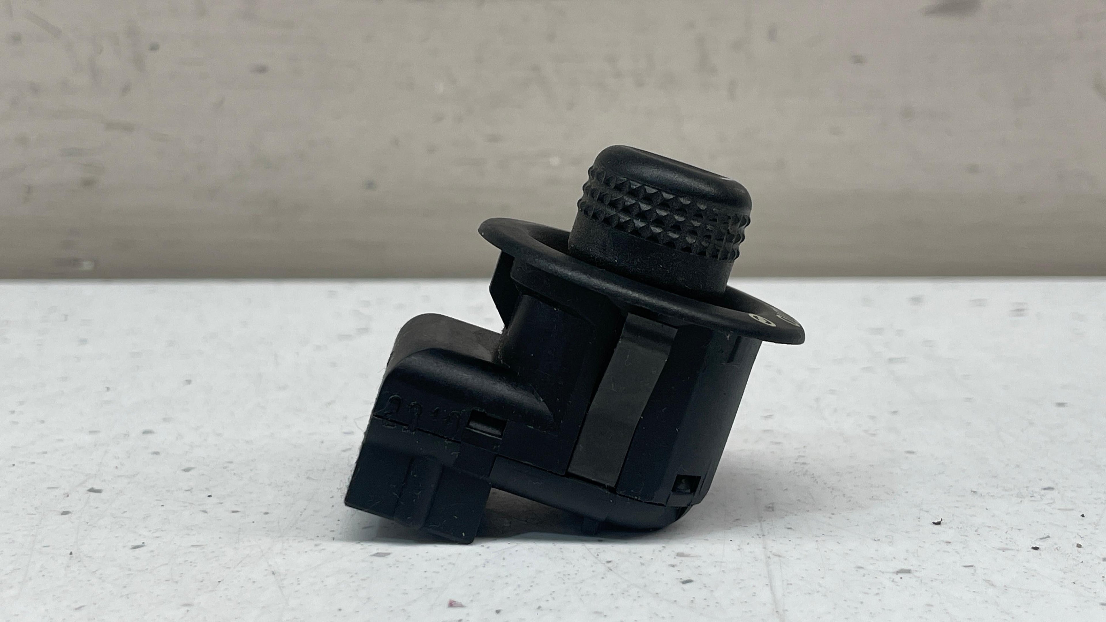 03930376 RANGE ROVER STEERING WHEEL COLUMN TILT ADJUSTER SWITCH