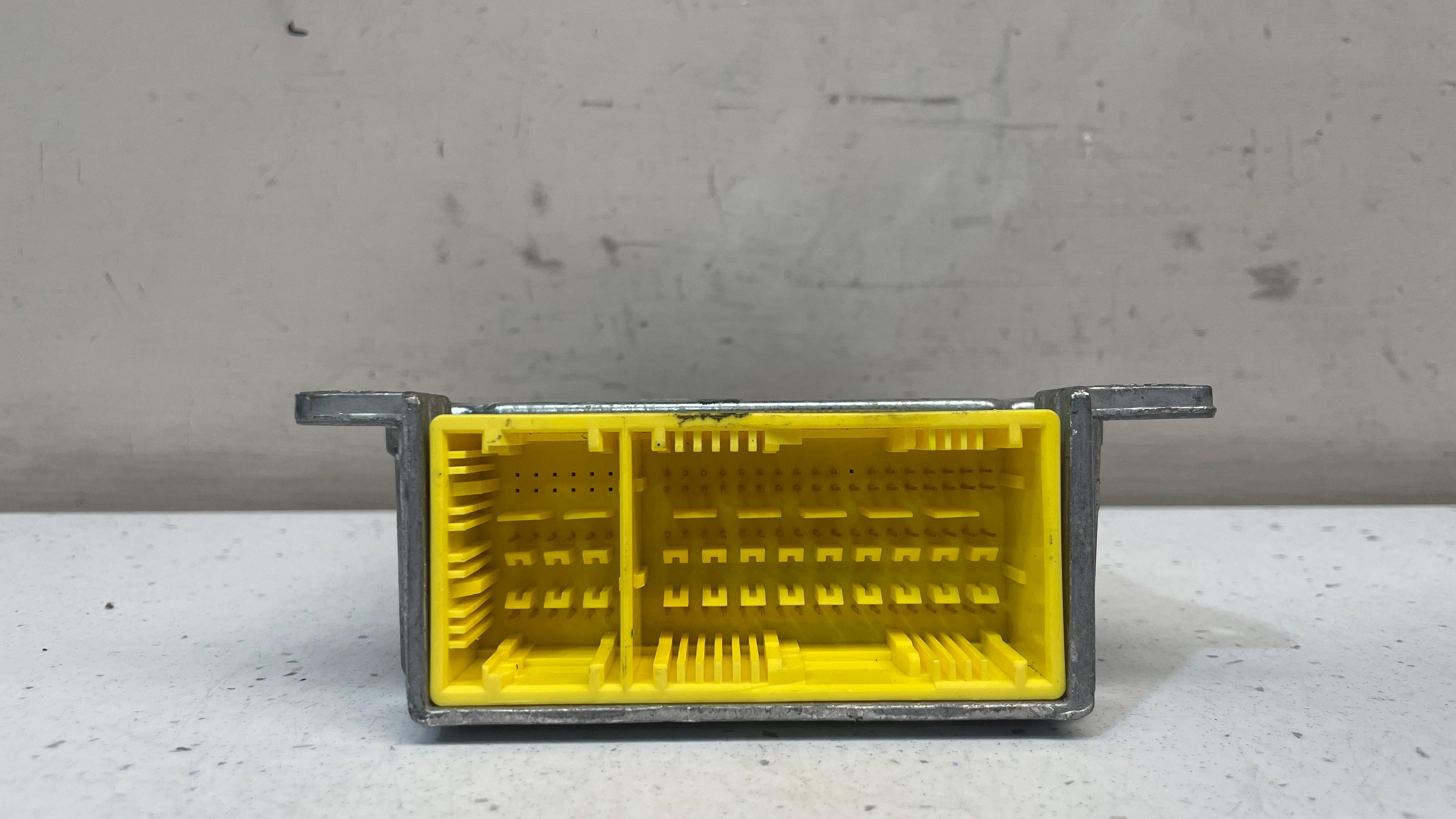 A1648209585 MERCEDES W164 SAFETY RESTRAINT CONTROL MODULE