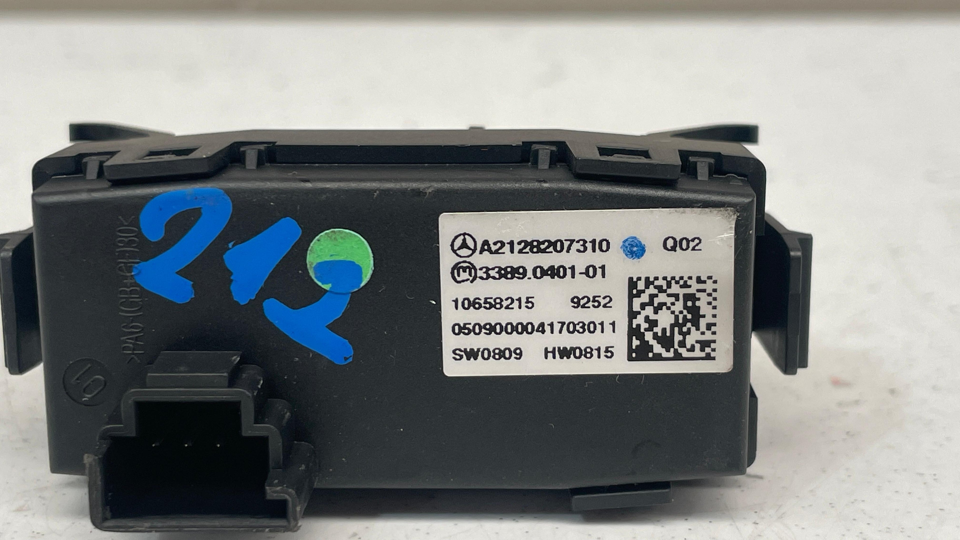 A2128207310 MERCEDES W212 CENTER CONSOLE SWITCH