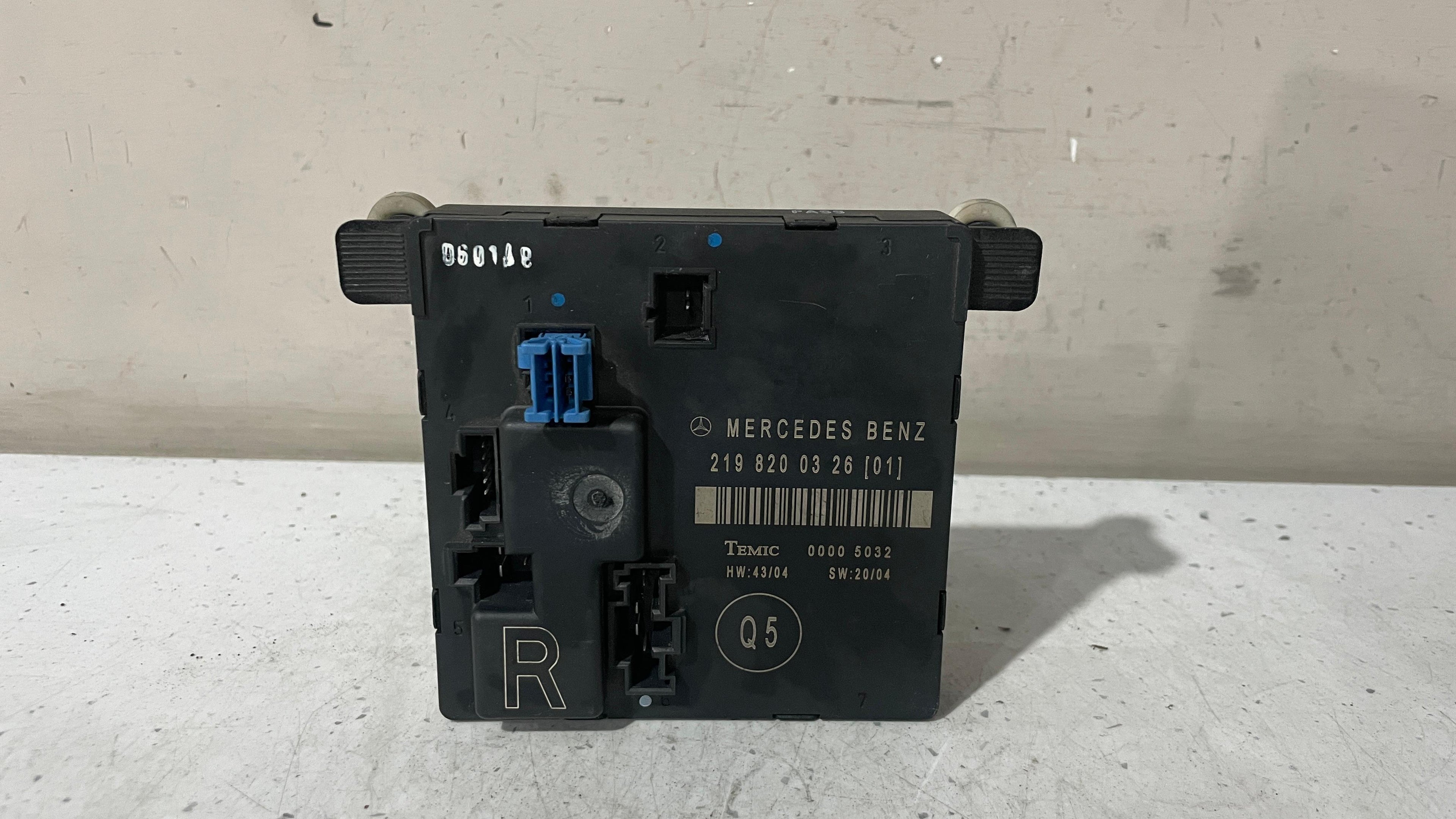 2198200326 MERCEDES W218 DOOR CONTROL MODULE REAR RIGHT