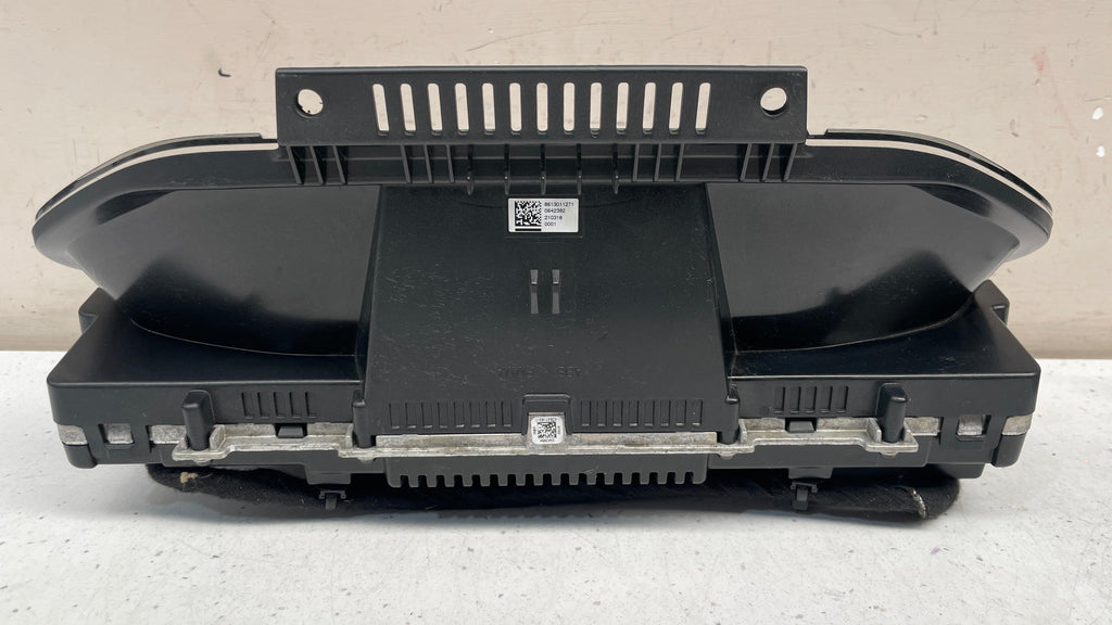 P32233969 VOLVO XC90 SPEEDOMETER INSTRUMENT CLUSTER PANEL