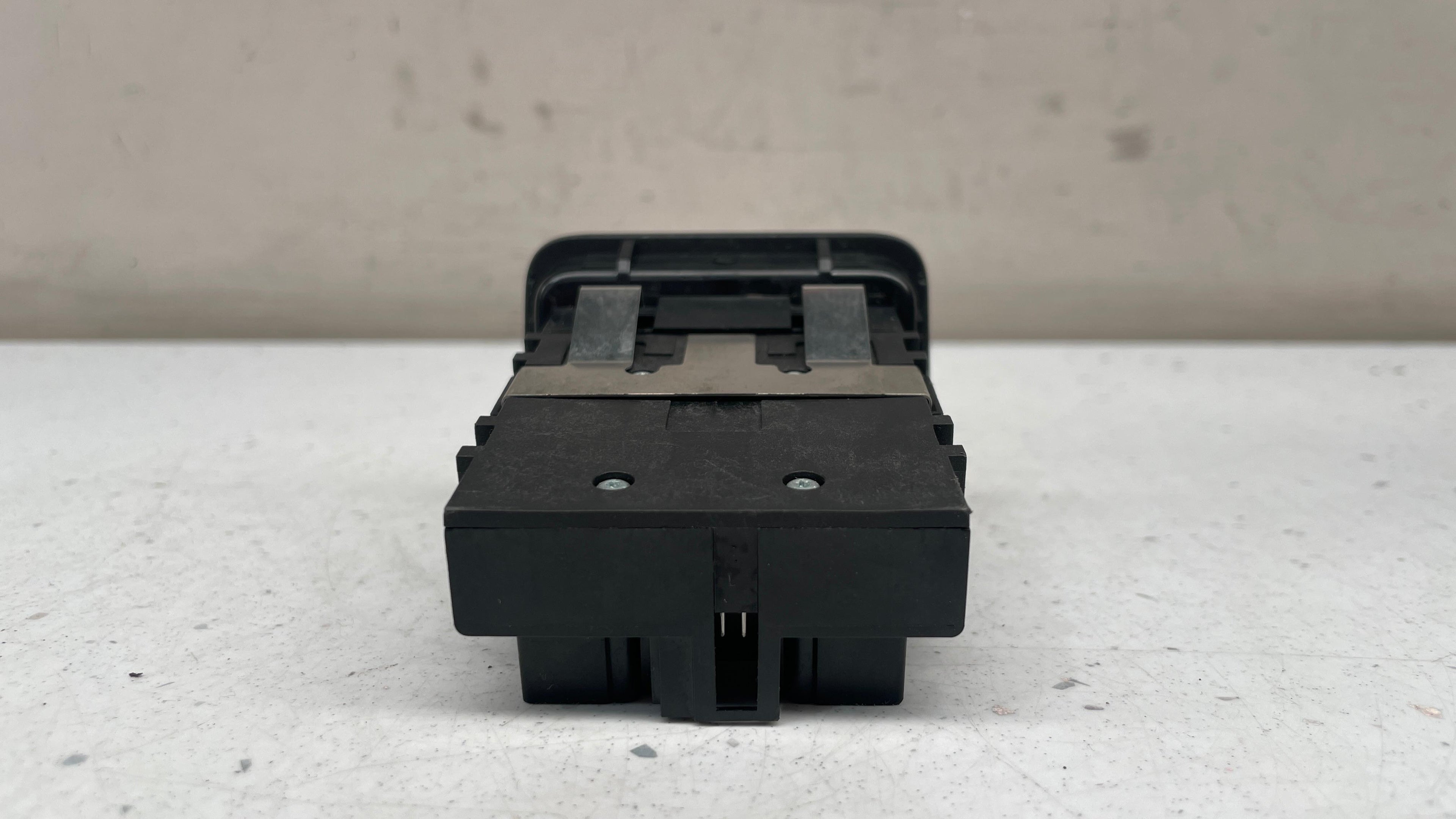 A2469050451 MERCEDES W176  ELECTRONIC PARKING BRAKE MODULE