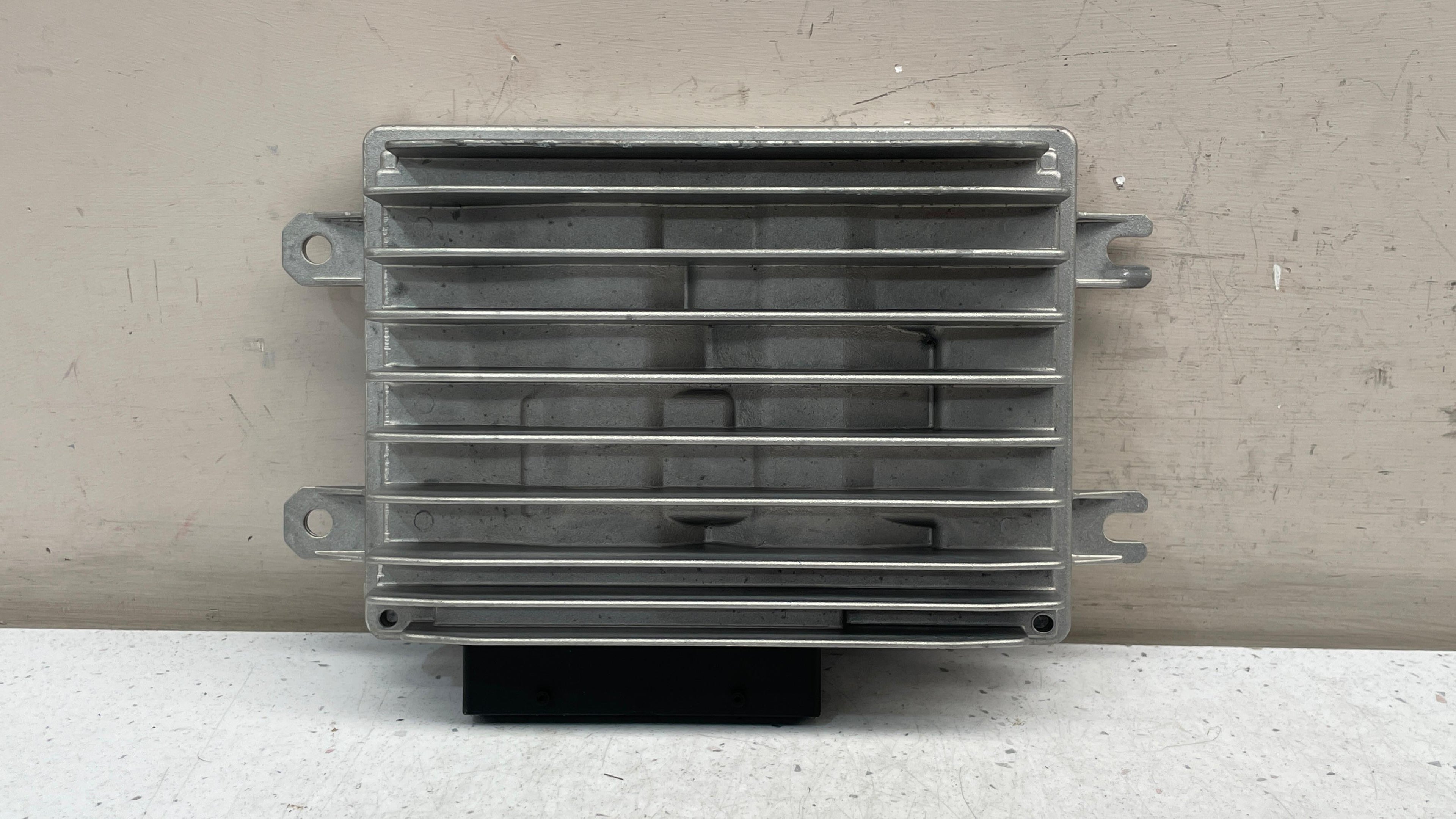 8Y0035465A  AUDI GENUINE RADIO AMPLIFIER