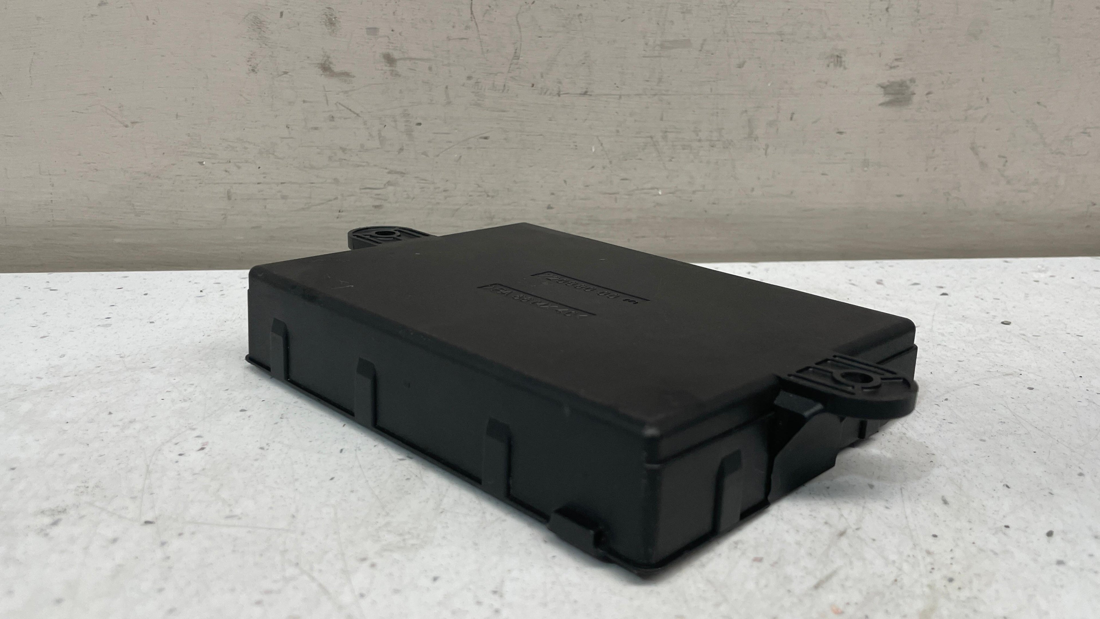 A0008700392 MERCEDES W221 REAR DOOR CONTROL MODULE UNIT