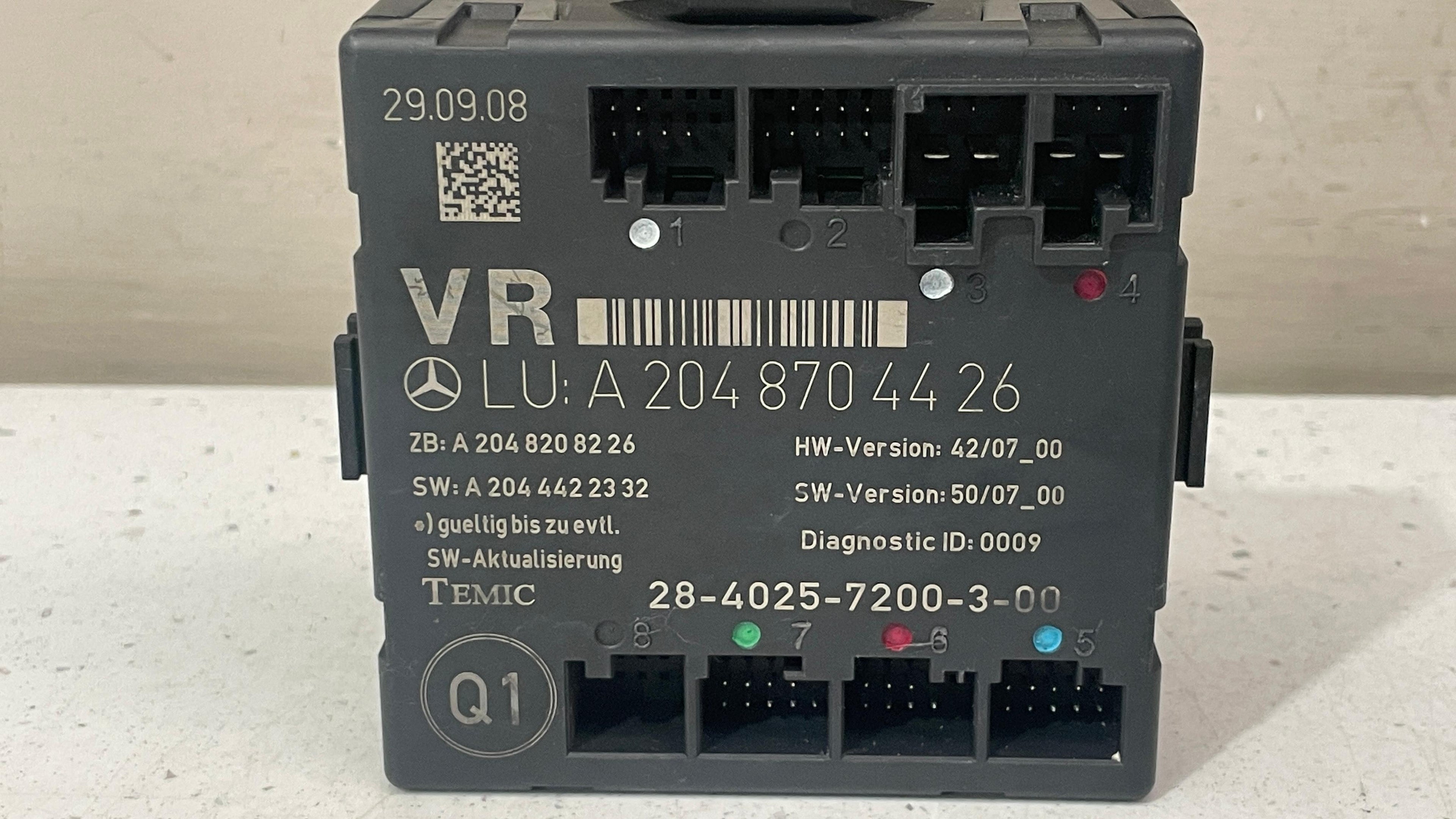 A2048704426 MERCEDES W204 FRONT DOOR CONTROL MODULE