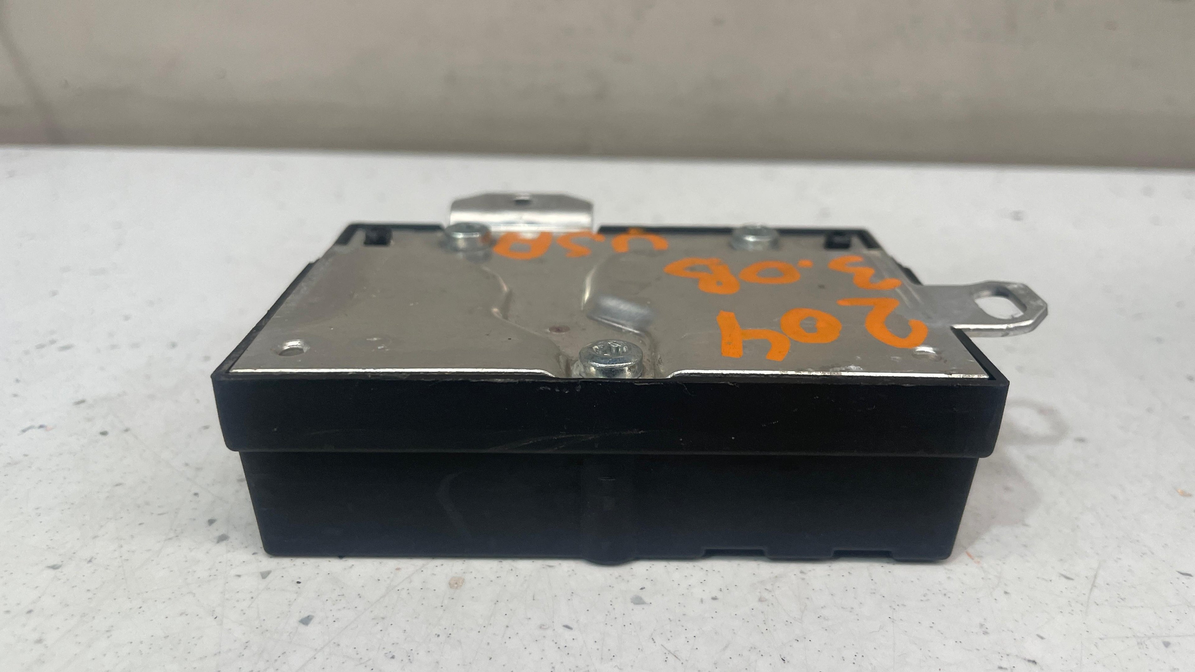 A2215401601 MERCEDES W204 FUEL POMP CONTROL UNIT