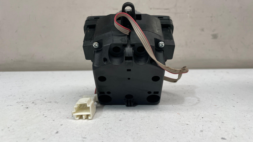 A2048709558  MERCEDES W204 MULTIMEDIA CONTROLLER SWITCH