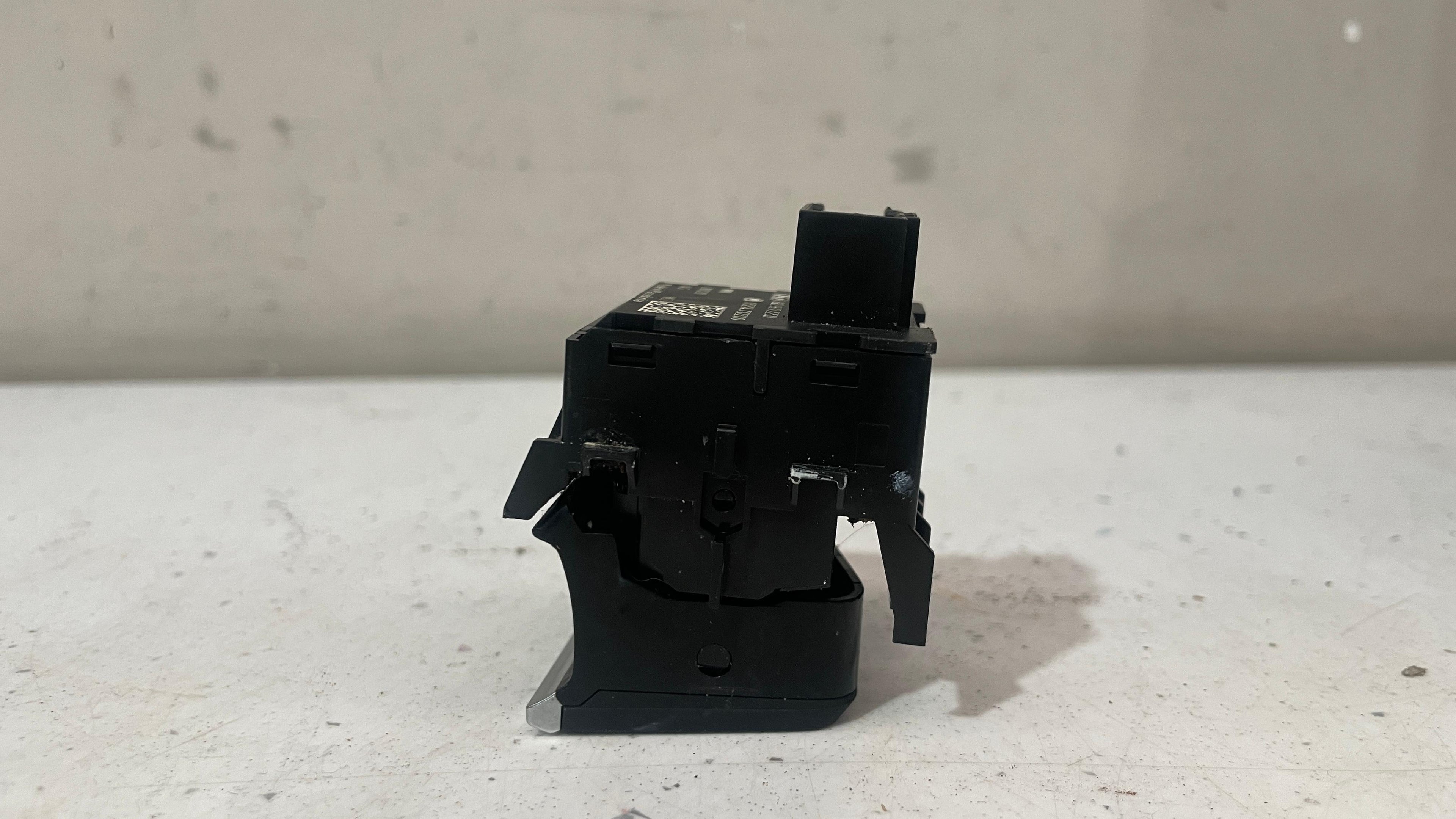 8W2927225D AUDI A4 HANDBRAKE SWITCH BUTTON