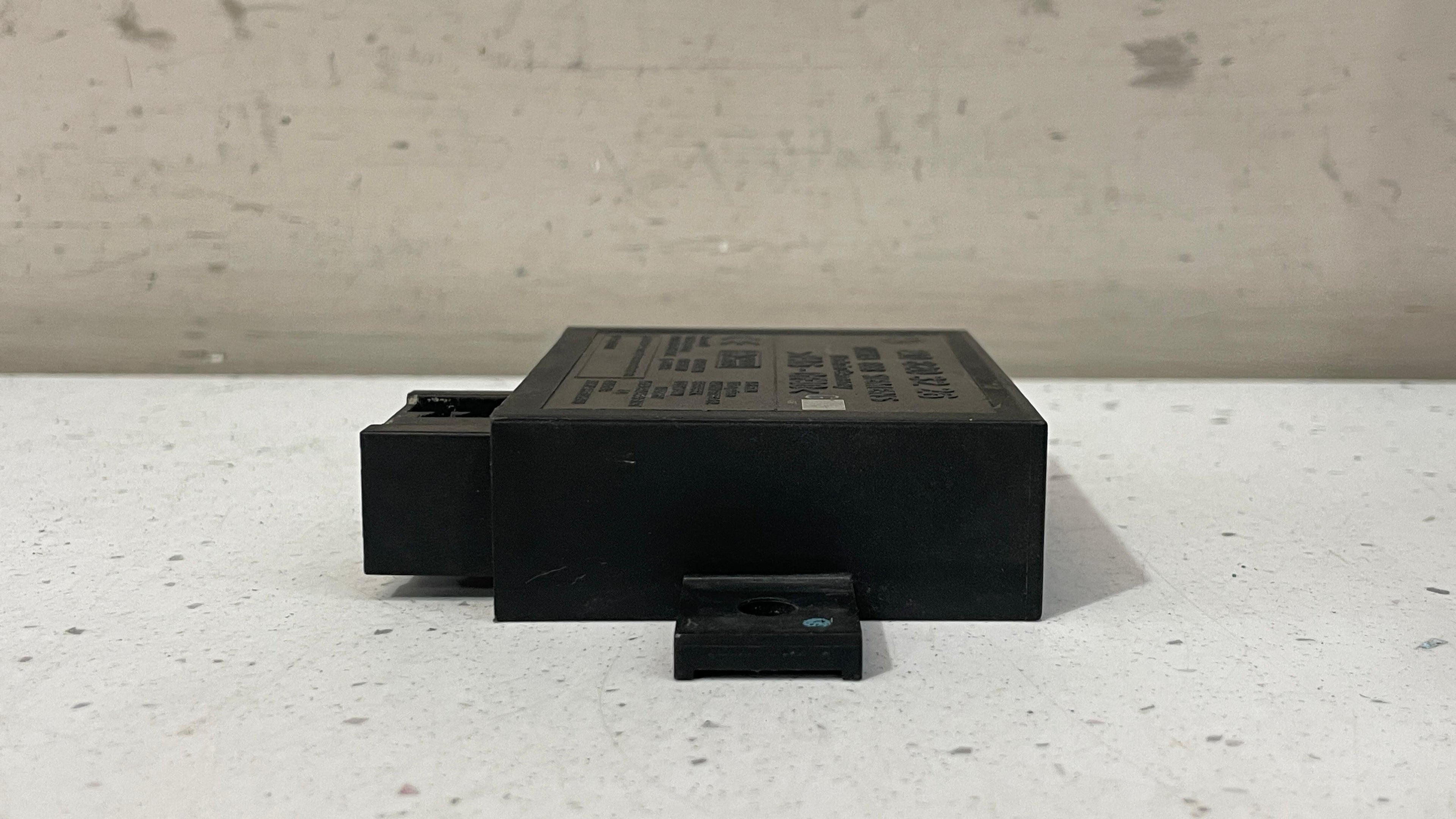 2108203226 MERCEDES ANTI THEFT LOCKING CONTROL MODULE