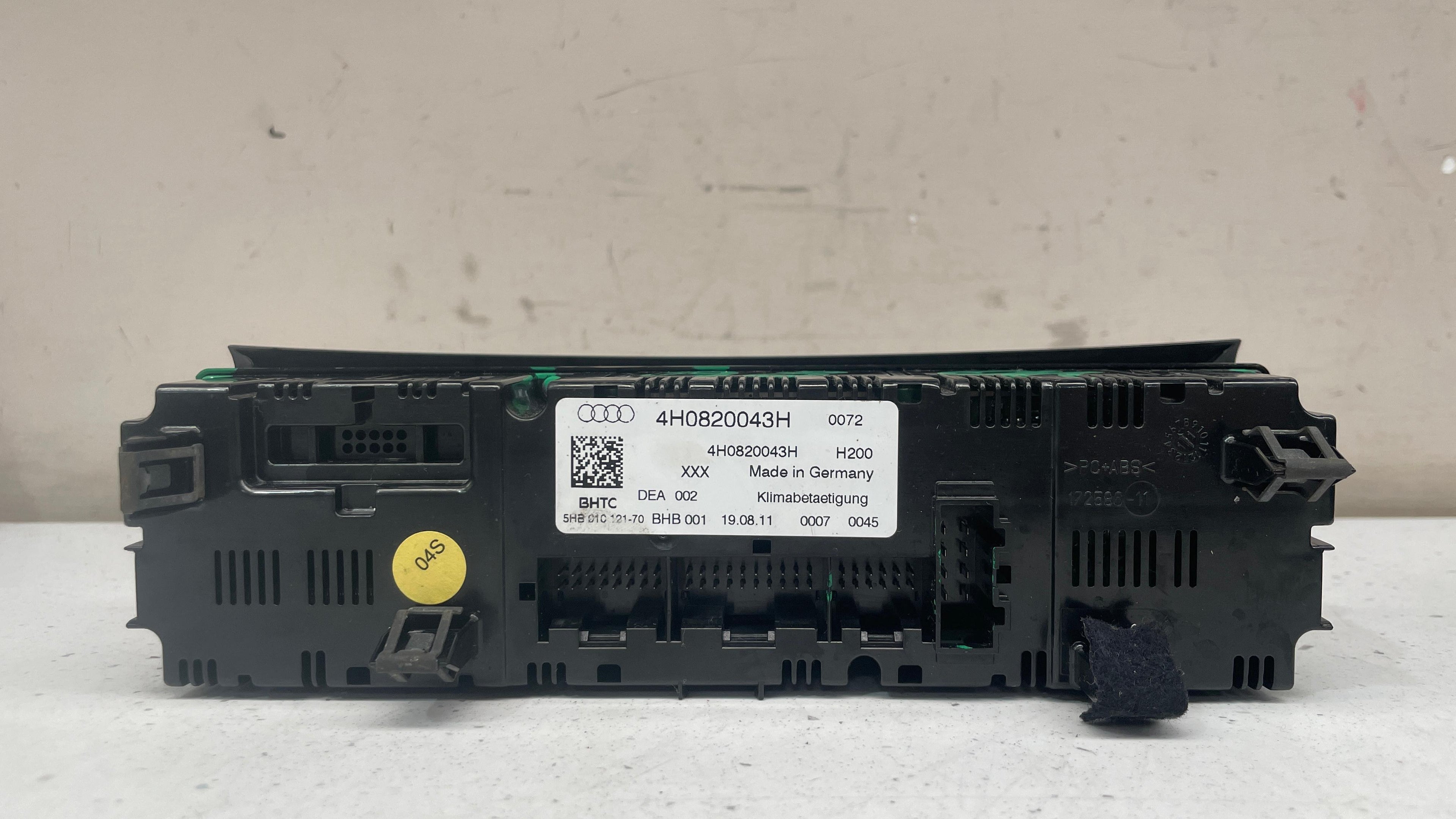 4H0820043H AUDI A8 CLIMATE CONTROL UNIT SWITCH PANEL