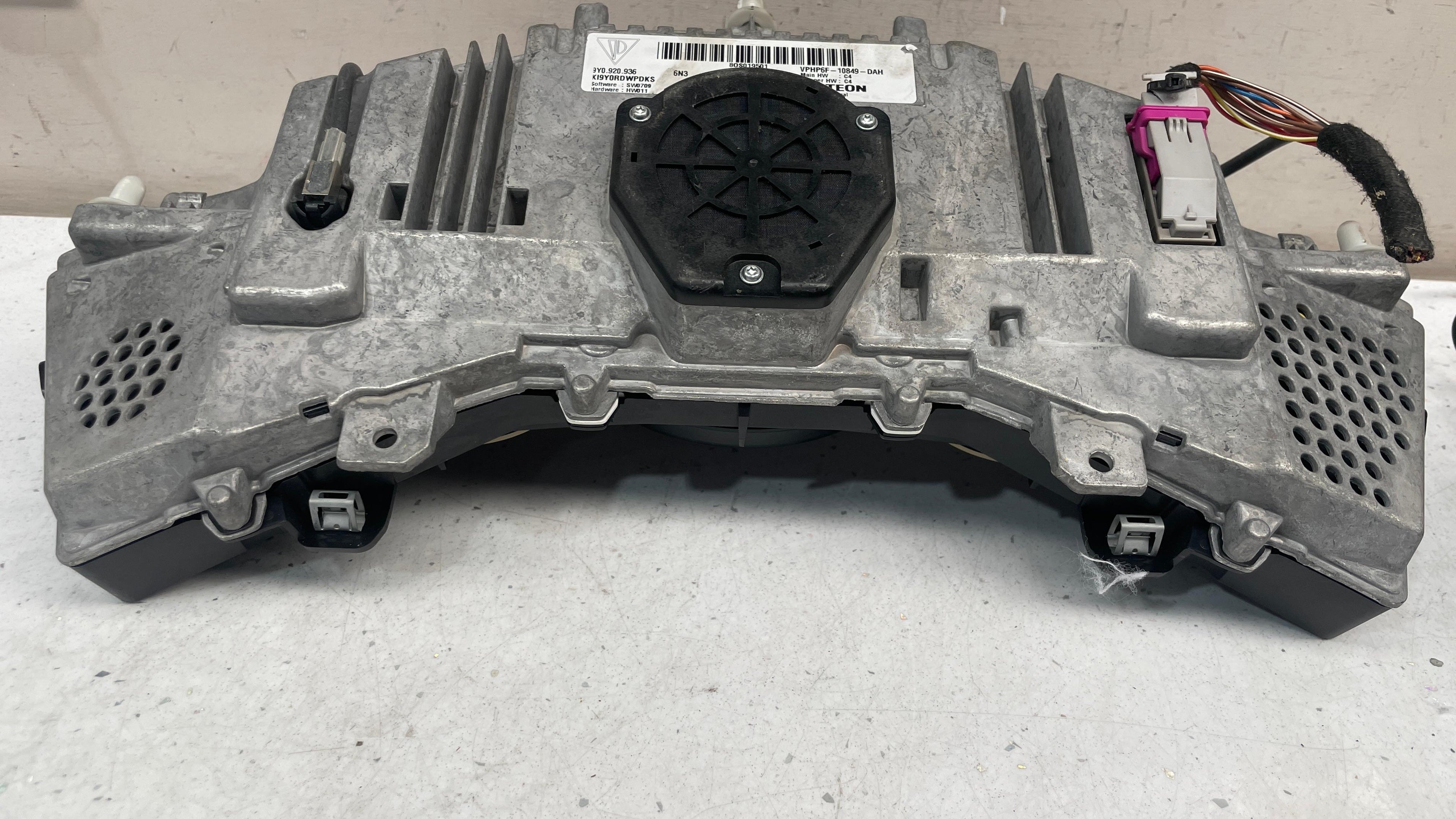 9Y0920936 PORSCHE CAYENNE SPEEDOMETER INSTRUMENT CLUSTER PANEL