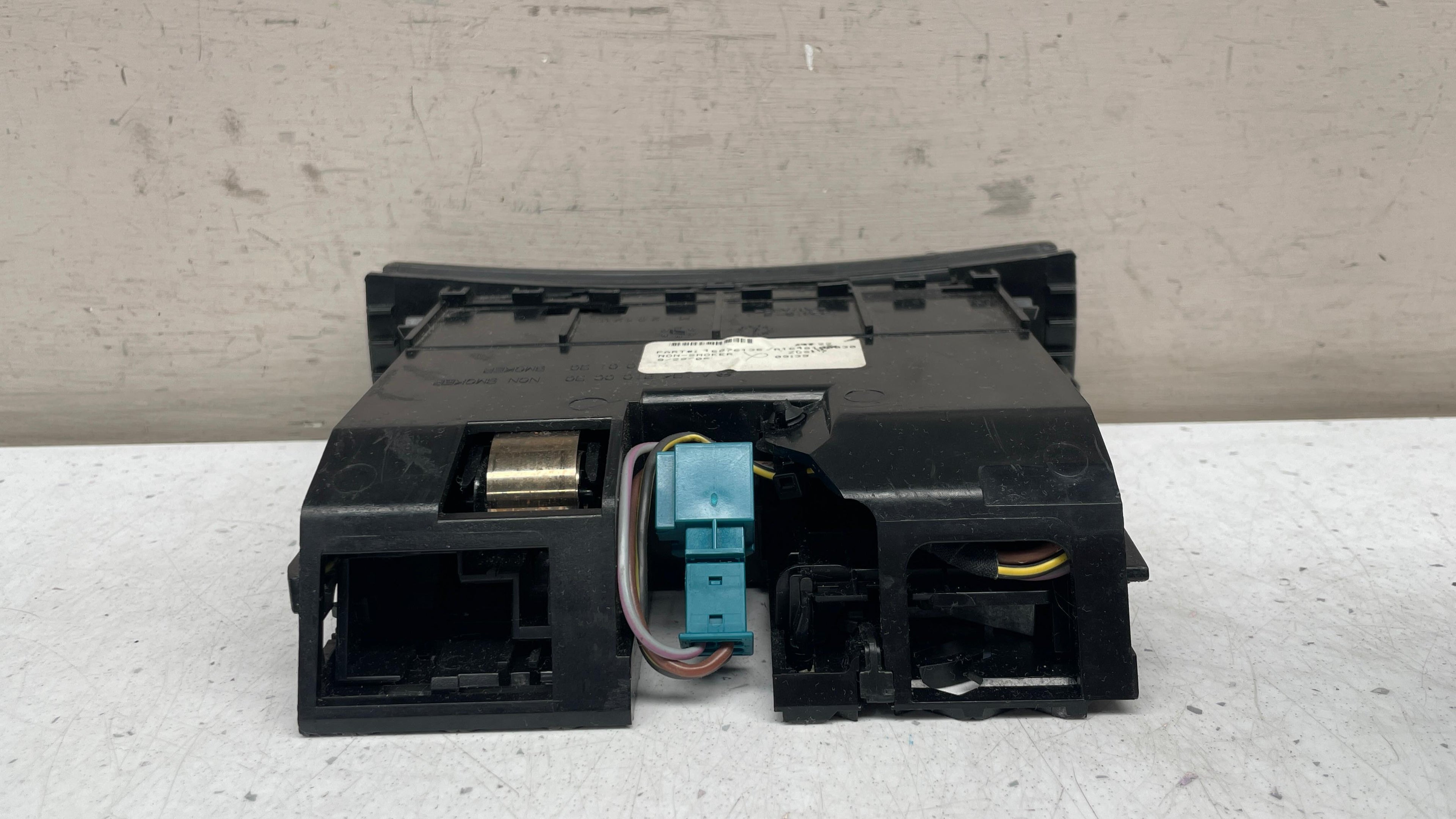 A1648100030  MERCEDES W164 CENTER CONSOLE SWITCH
