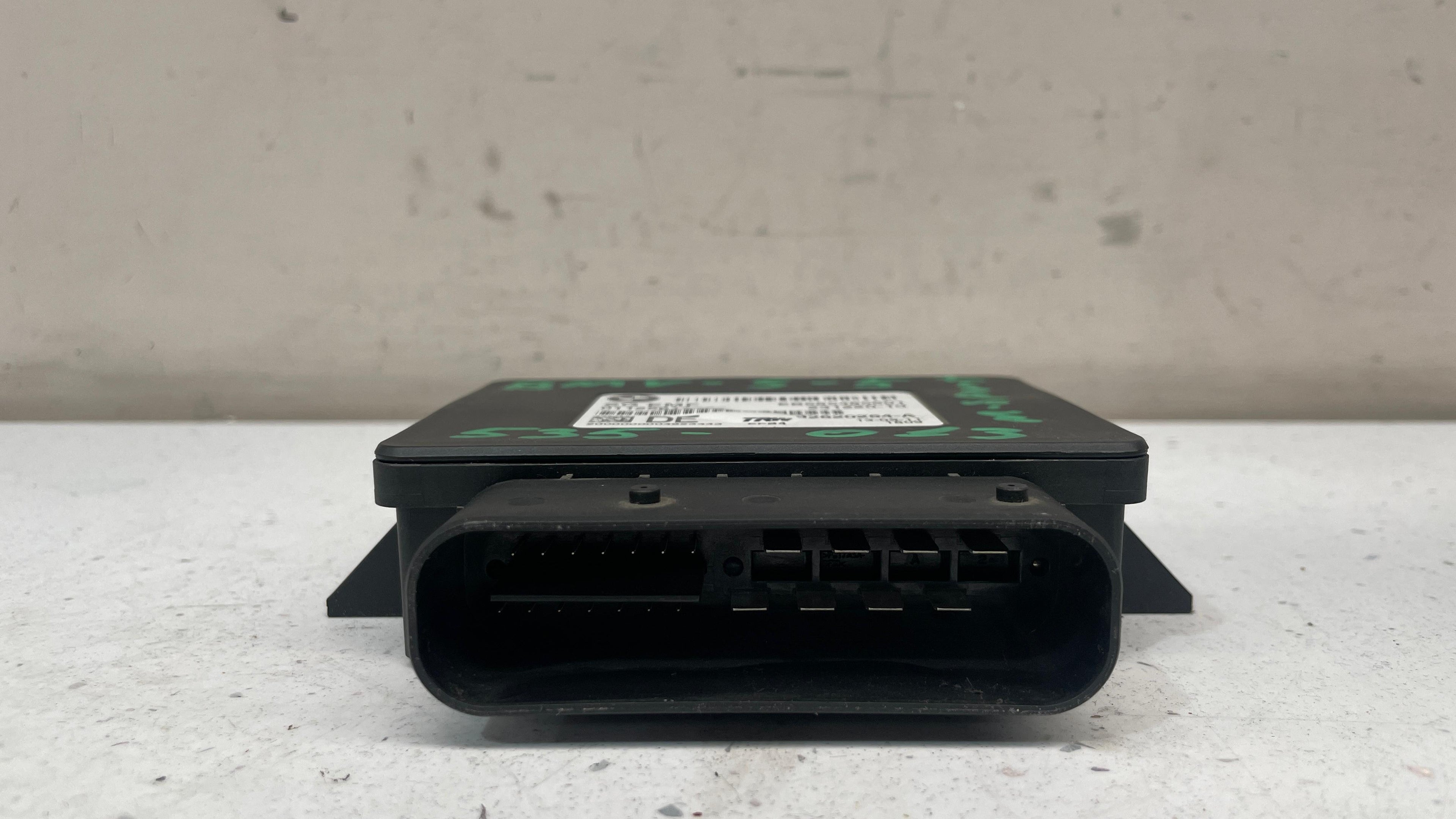 231220-10 BMW F10 PARKING BRAKE CONTROL UNIT